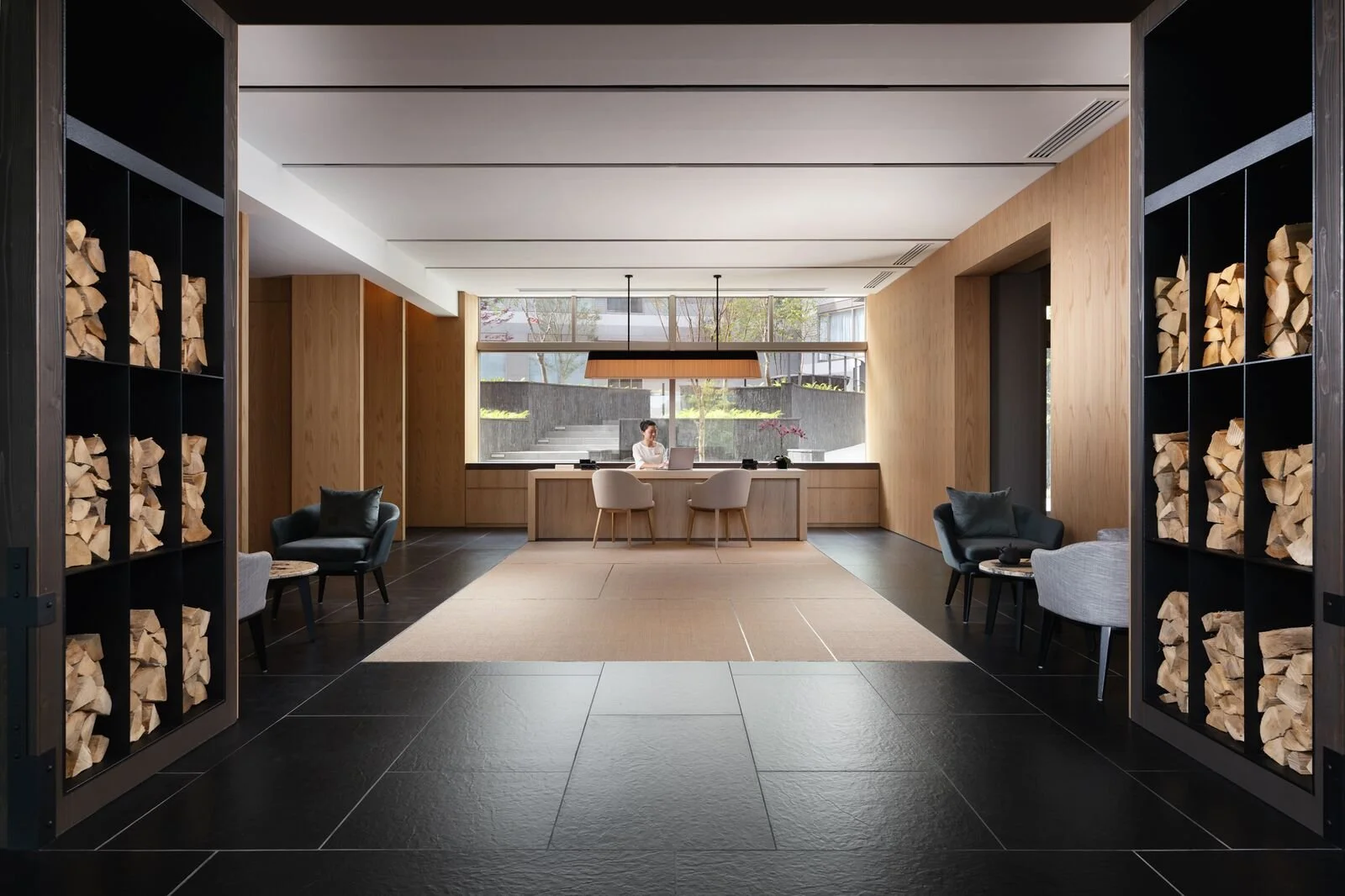 Lobby-–-Concierge-1.jpeg