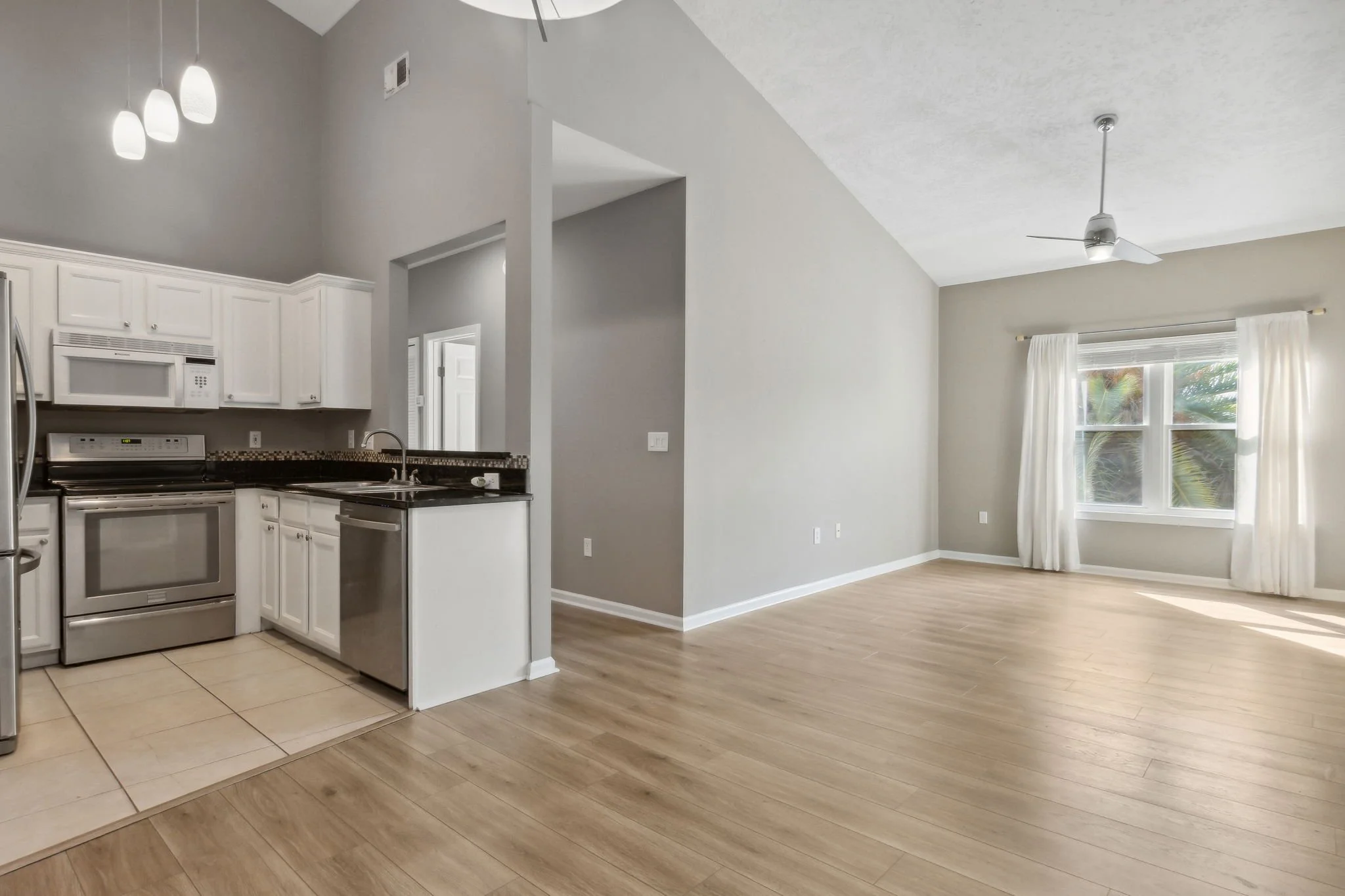 14-web-or-mls-1601 Nectarine St Unit C5_9.jpg