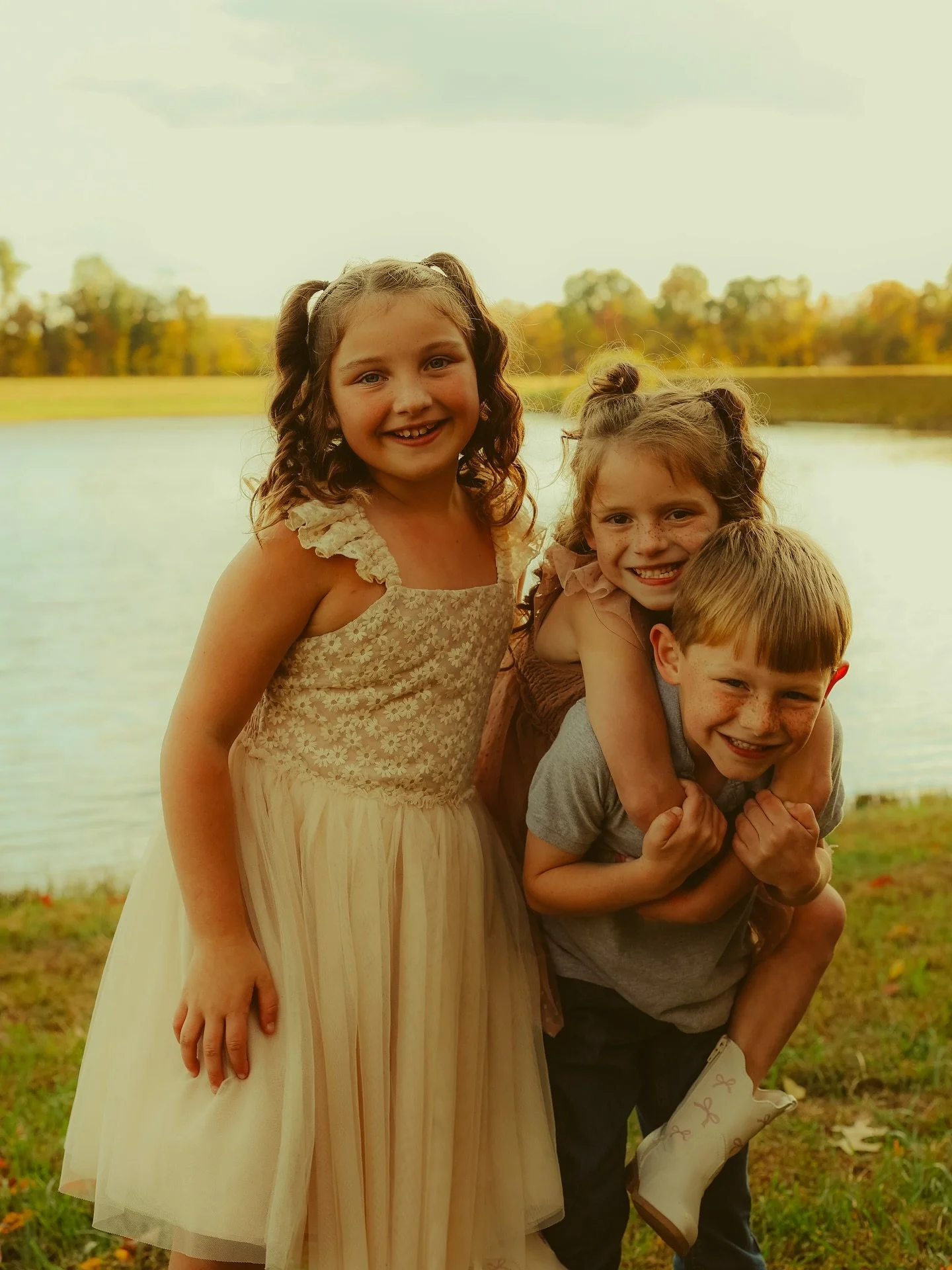 family sessions have quickly become one of my new favorites this season. getting to capture the authentic version of families is such a blessing. p.s. - I think cartwheels and twirls should be mandatory at every session 😉✨