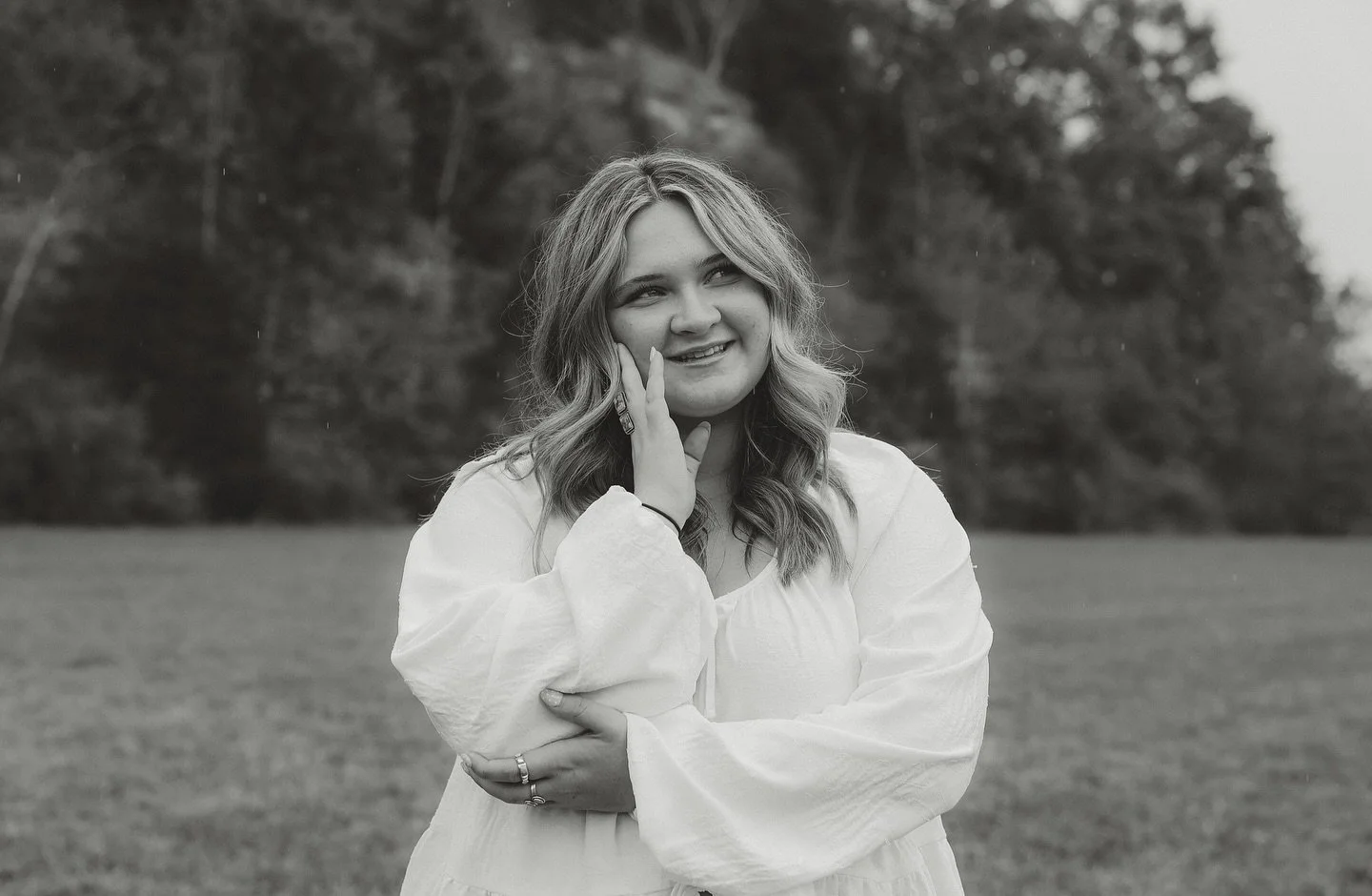 senior photos with some rain can be so magical ✨