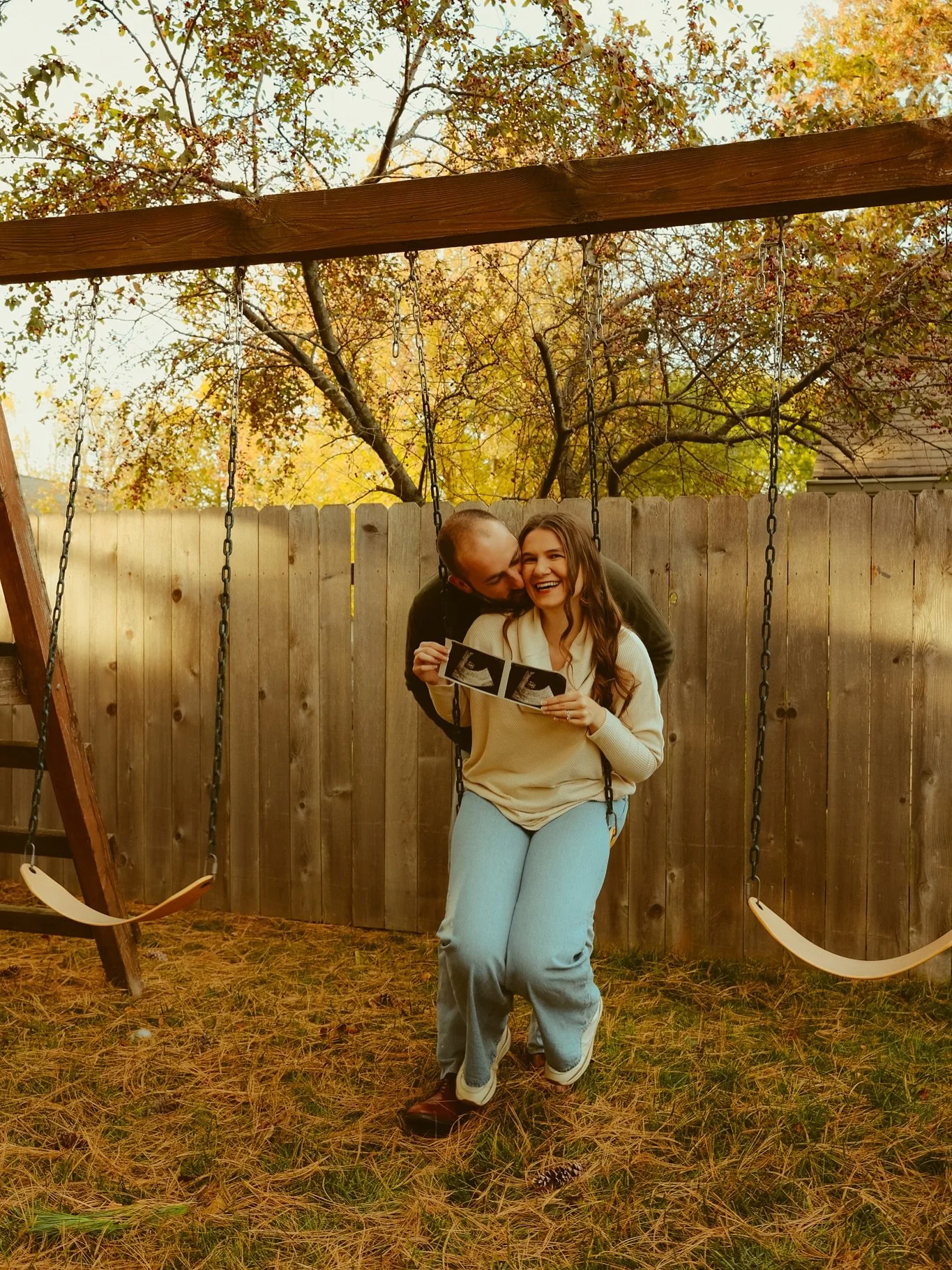 my friends are having a baby!!!! I was so honored when they asked me to document this sweet announcement 🥹