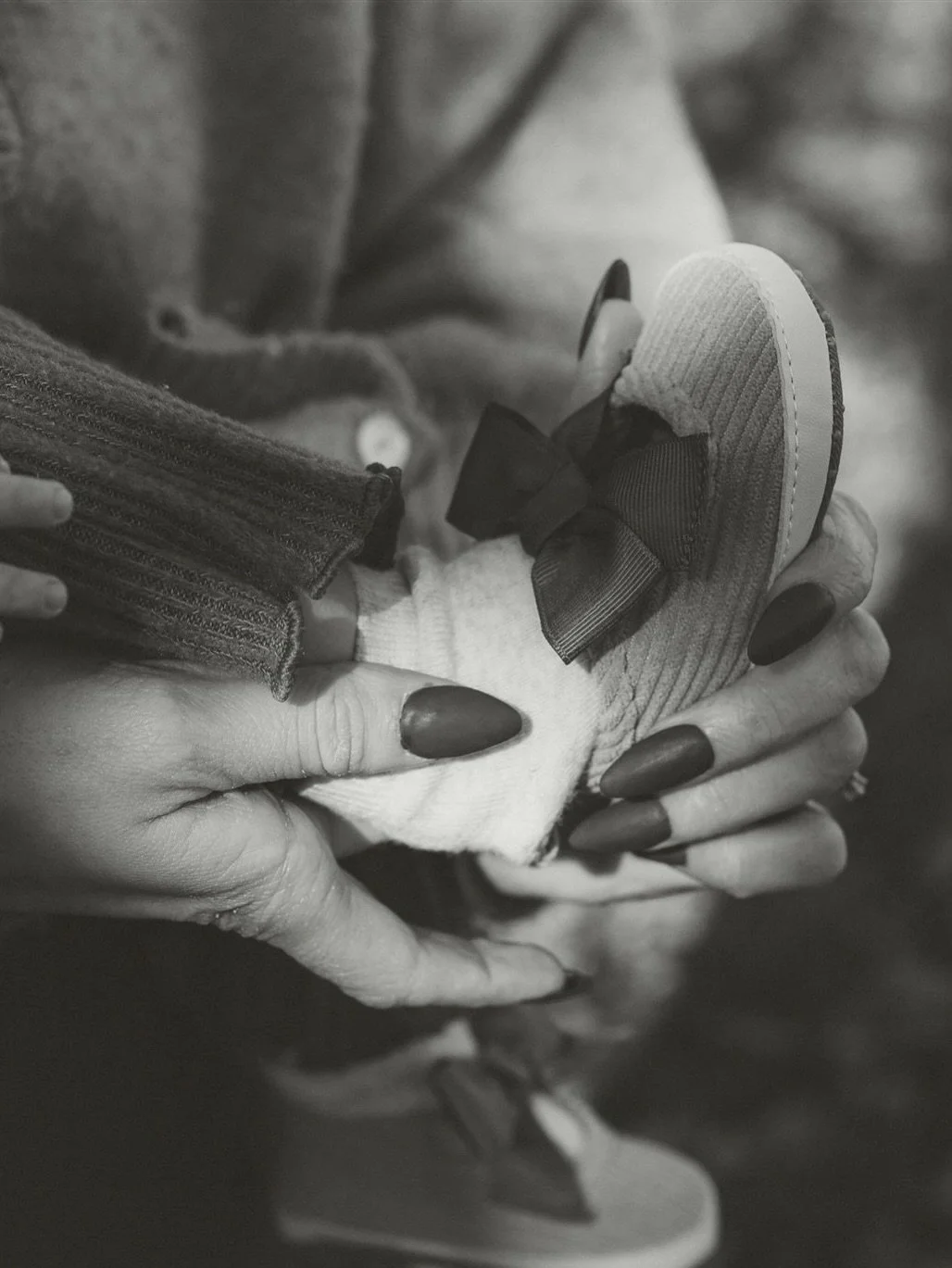 On April 26th, I&rsquo;m hosting Motherhood Mini Sessions at my family&rsquo;s farm. They&rsquo;re gonna be filled with history, soft spring light, and all the vintage nostalgia. 

Picture an old vanity, heirloom quilts, and unposed moments. These se