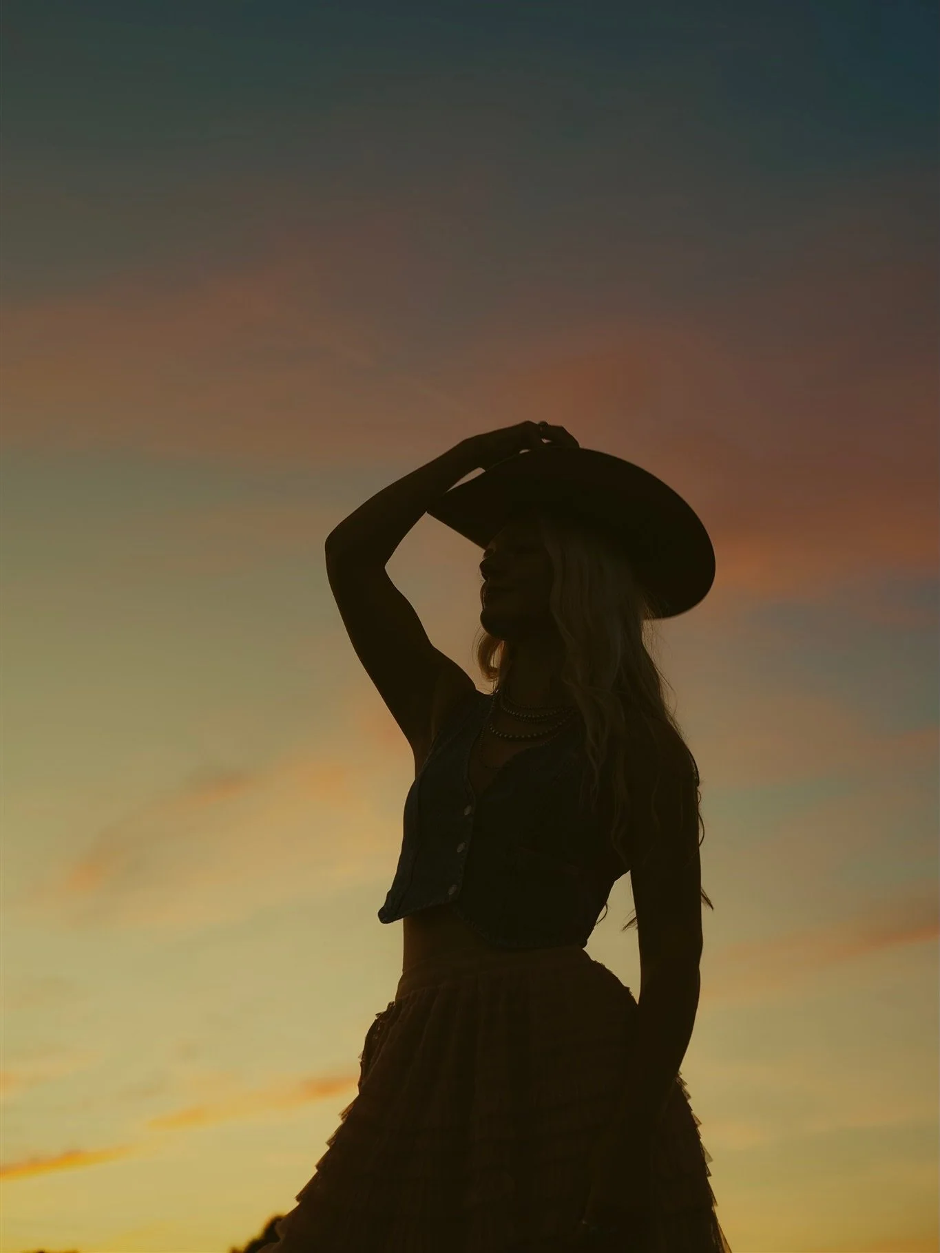 summer nights with @tiffanywalls._ 😍