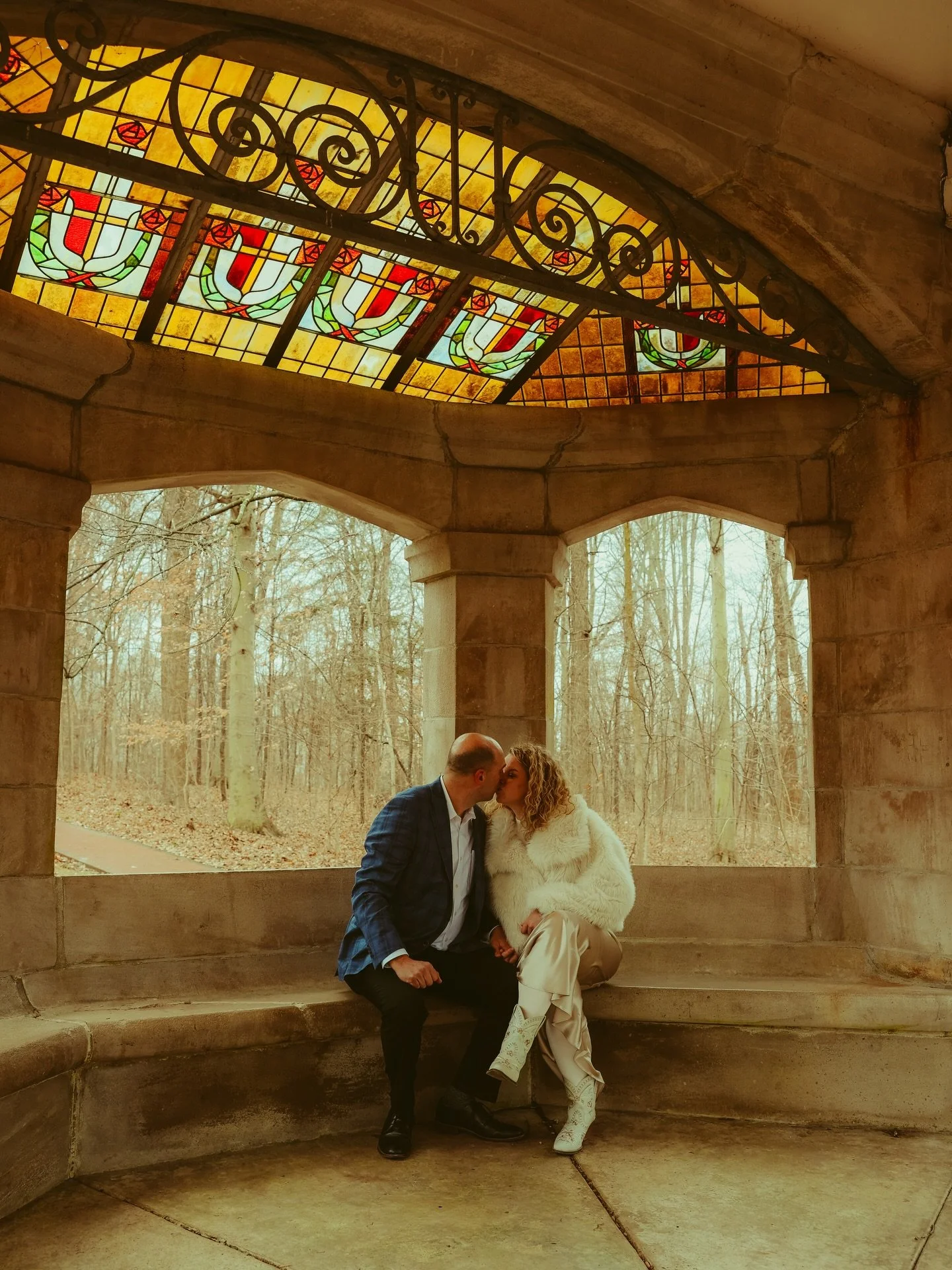 talkin&rsquo; bout a new year&rsquo;s eve wedding! what a sweet ceremony for these two! 🥂🤍