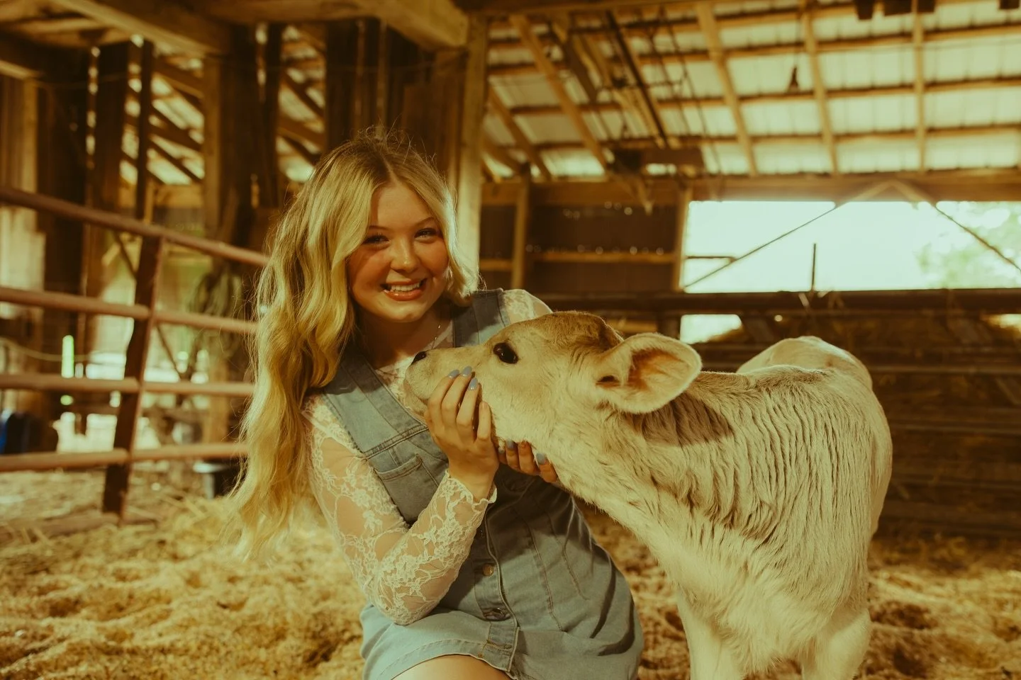 the beautiful @anna_l_benson &amp; her furry friends 🥹🌷