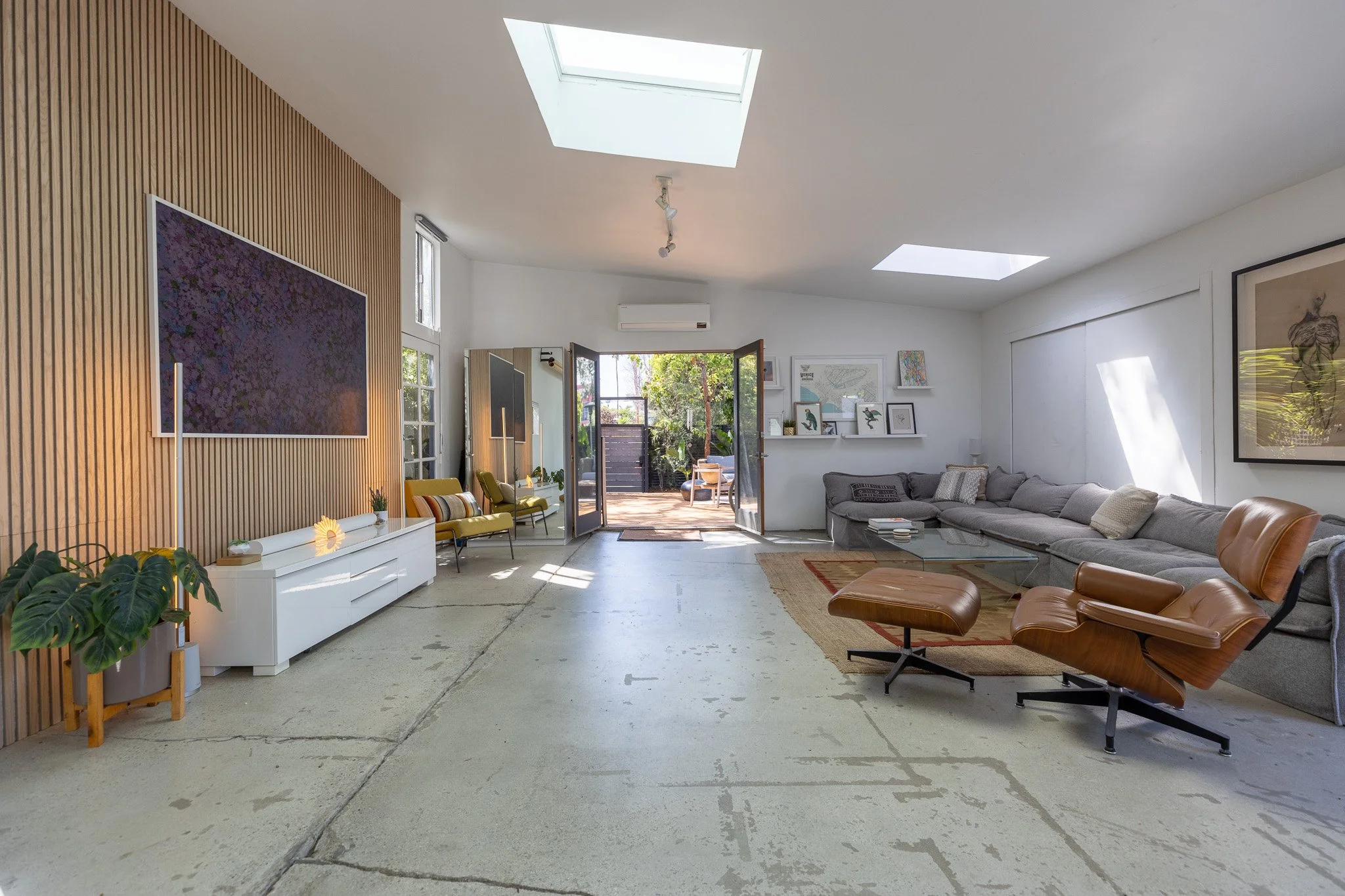 milwood-courtyard-02-lounge-interior.jpg