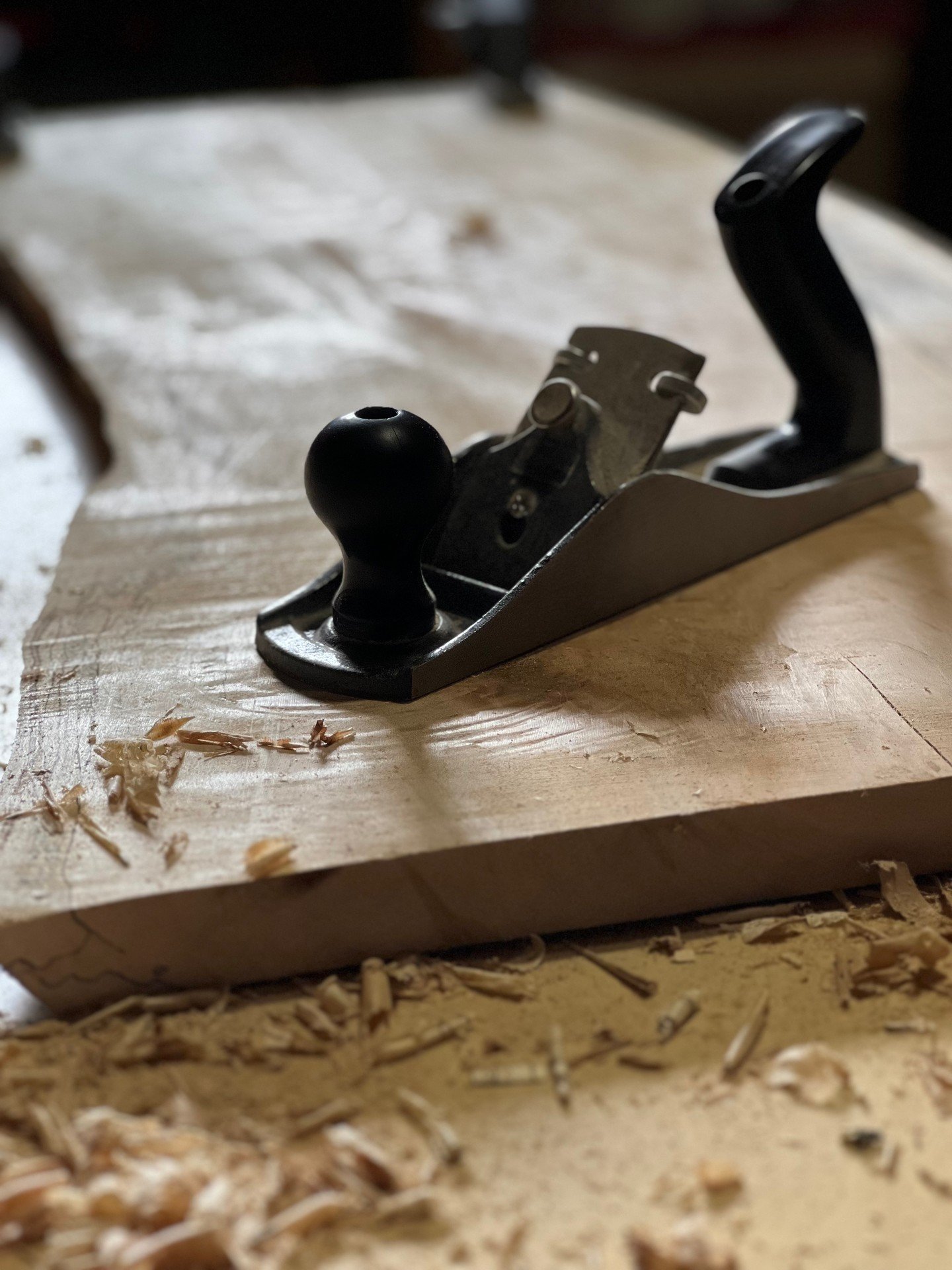 Most people see this and think it&rsquo;s just an old-school tool&hellip; but it&rsquo;s one of the most important parts of fine woodworking.

This is a hand plane&mdash;and it&rsquo;s used to shave thin layers off wood to make a surface perfectly fl