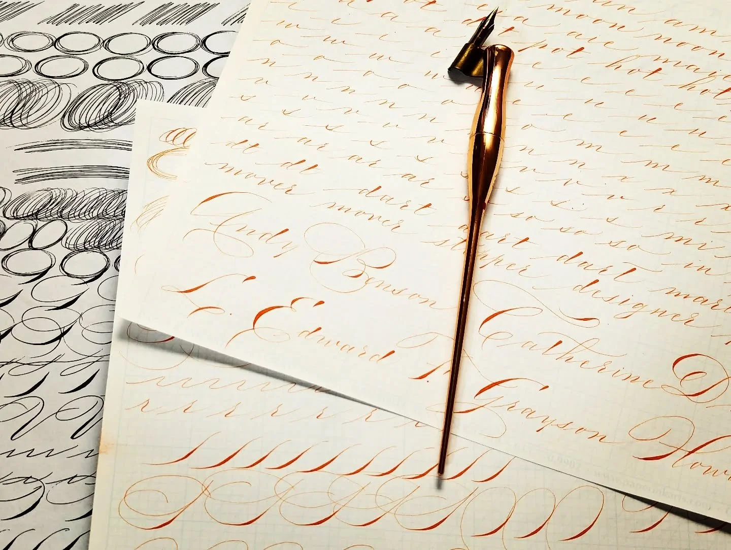 Some practice today! ✍️
Going through some worksheets from 2010's IAMPETH convention. Ron Tate taught a class on Spencerian script and he makes it look so graceful 😍 from my notes: learn to feel the letters! Write them with your eyes closed.
(what