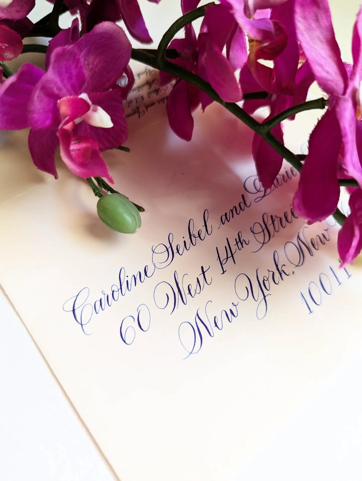 These save the dates were so pretty and classic, navy on cream 💙 Really enjoyed working with the bride who's planning her wedding next year in France, and my stationer friend @aperfectpair_sa
#jennifercalligrapher #weddingcalligraphy #savethedate #f
