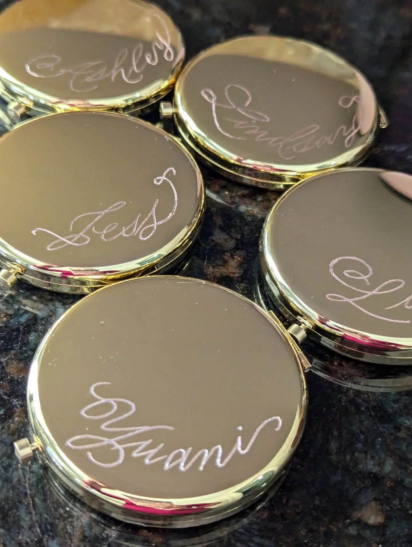 These hand-engraved compact mirrors are everything ✨ 

What a lovely gift! 🎁

#jennifercalligrapher #handengraved #customgift #calligraphy #wacotexas