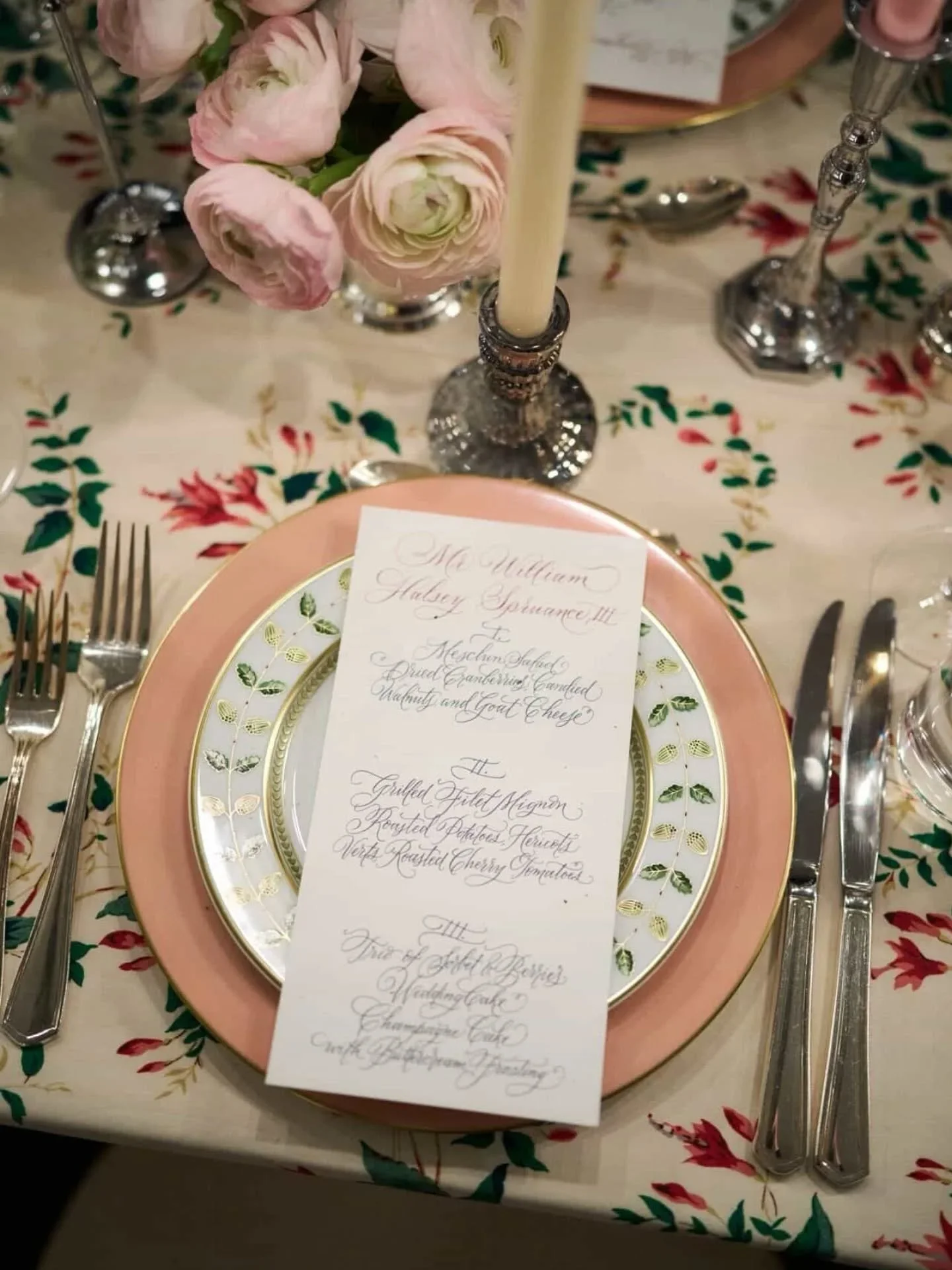 A delicate, beautiful script for these wedding menus ✨  The name of each guest was written at the top in a soft mauve custom ink. 
Love!!

#weddingcalligraphy #jennifercalligrapher #tabletop #newyorkwedding #calligraphy