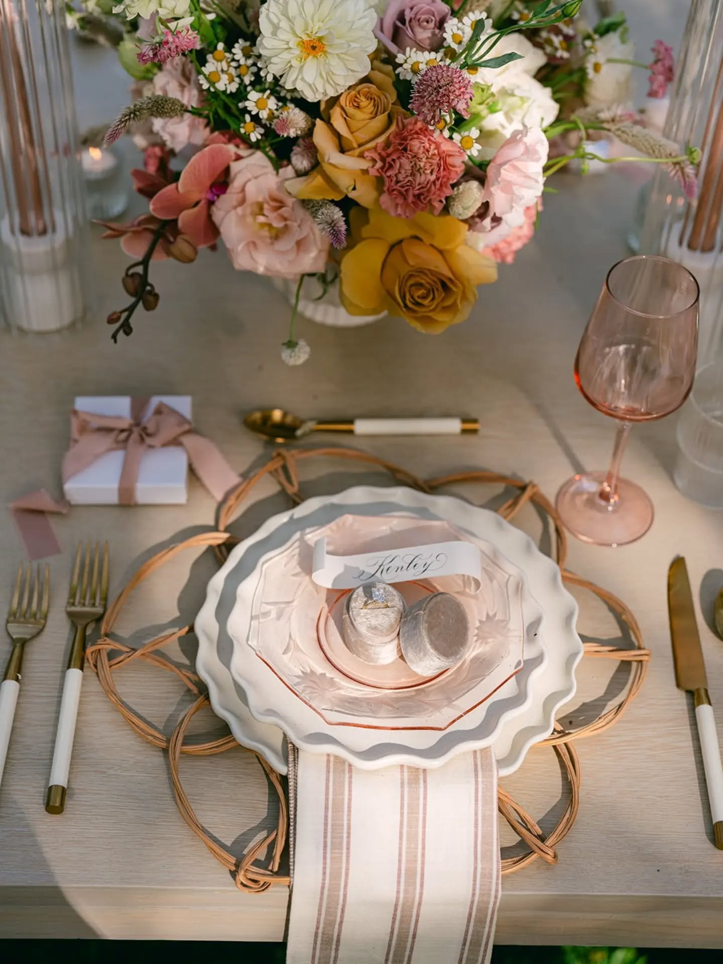 Could a tabletop be any more LOVELY?!!

It was quite the dream to collaborate with these talented friends for this special engagement ✨🩷 

@folkandrowe @photos_by_reminisce @laurelandfinch 

#engagement #surpriseengagement
#tabletop #jennifercalligr