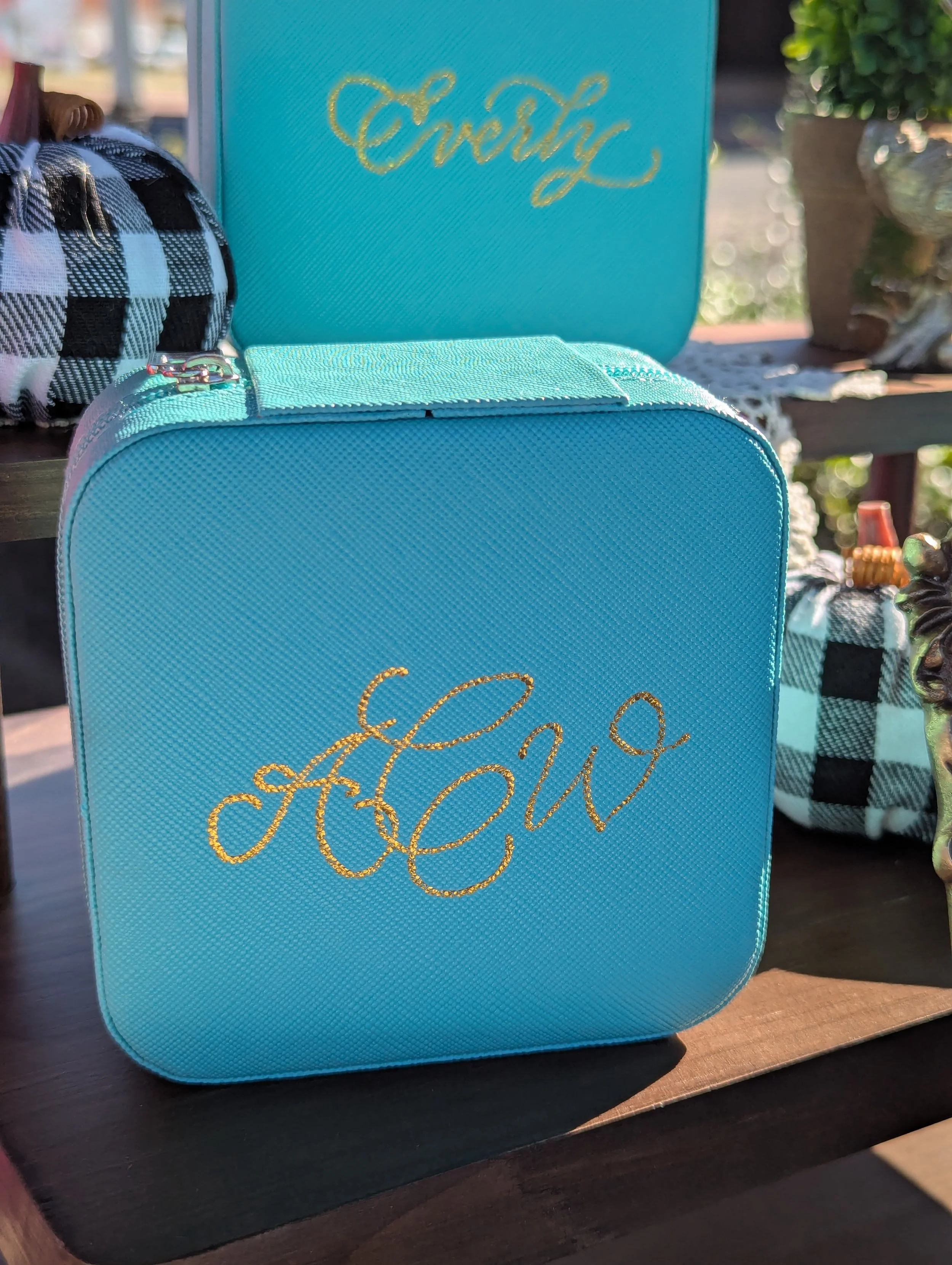 Calligraphy gold foil travel jewelry box