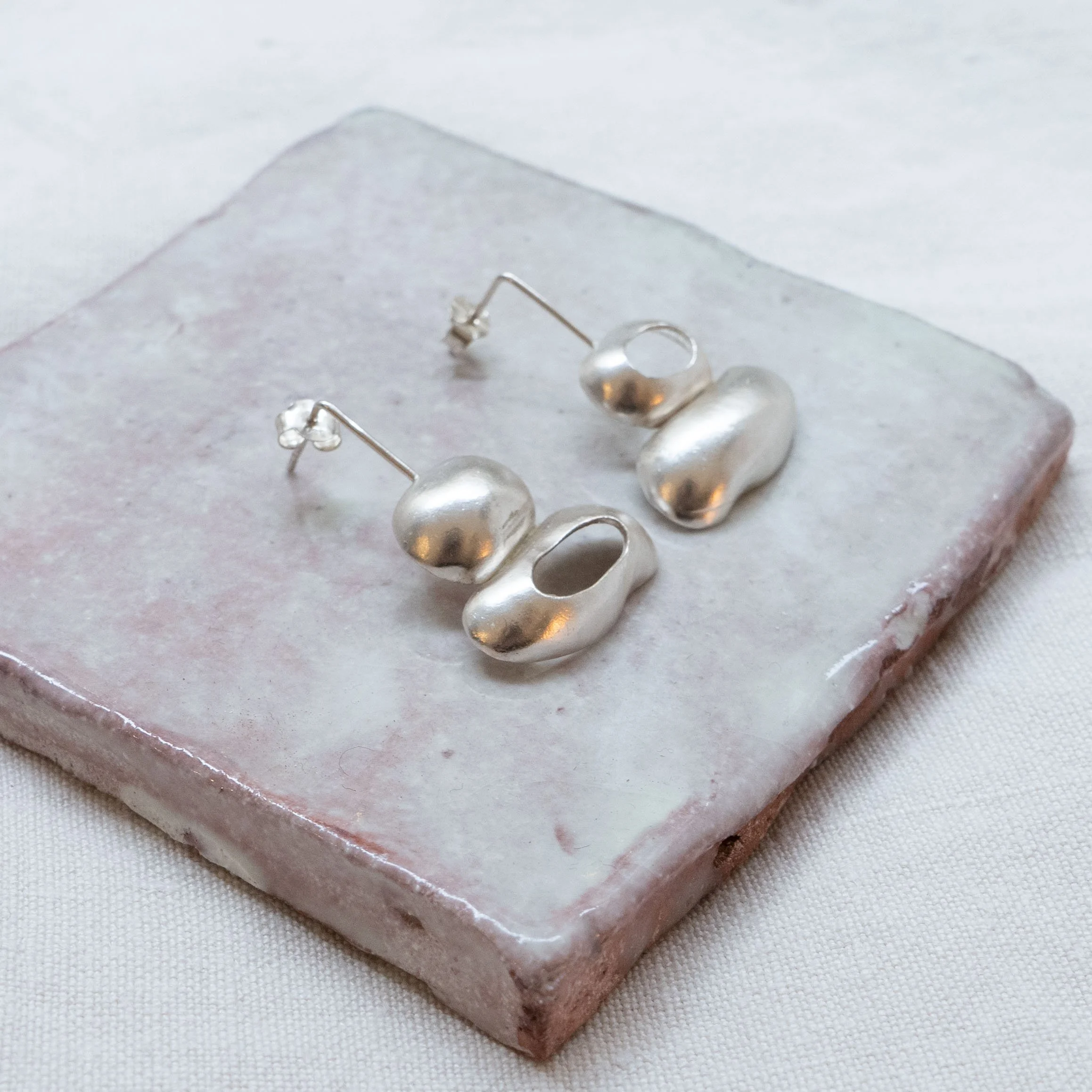 Seixos sterling silver earrings by Inês Almeida
