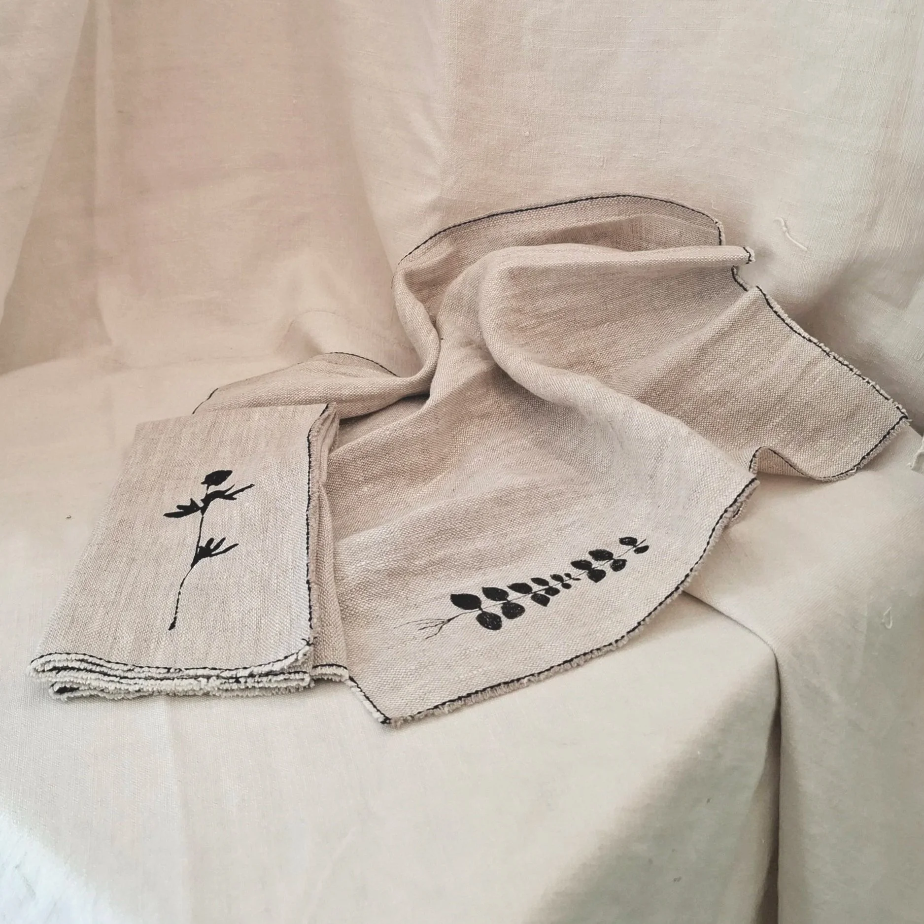 Set of 2 natural linen napkins - Wild flowers II by Mazurca