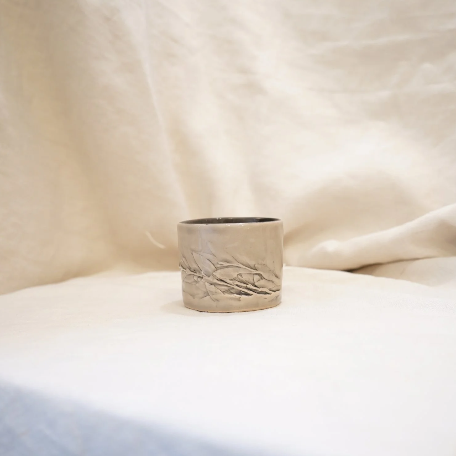 Beige  leaf cup by Sofia Magalhães