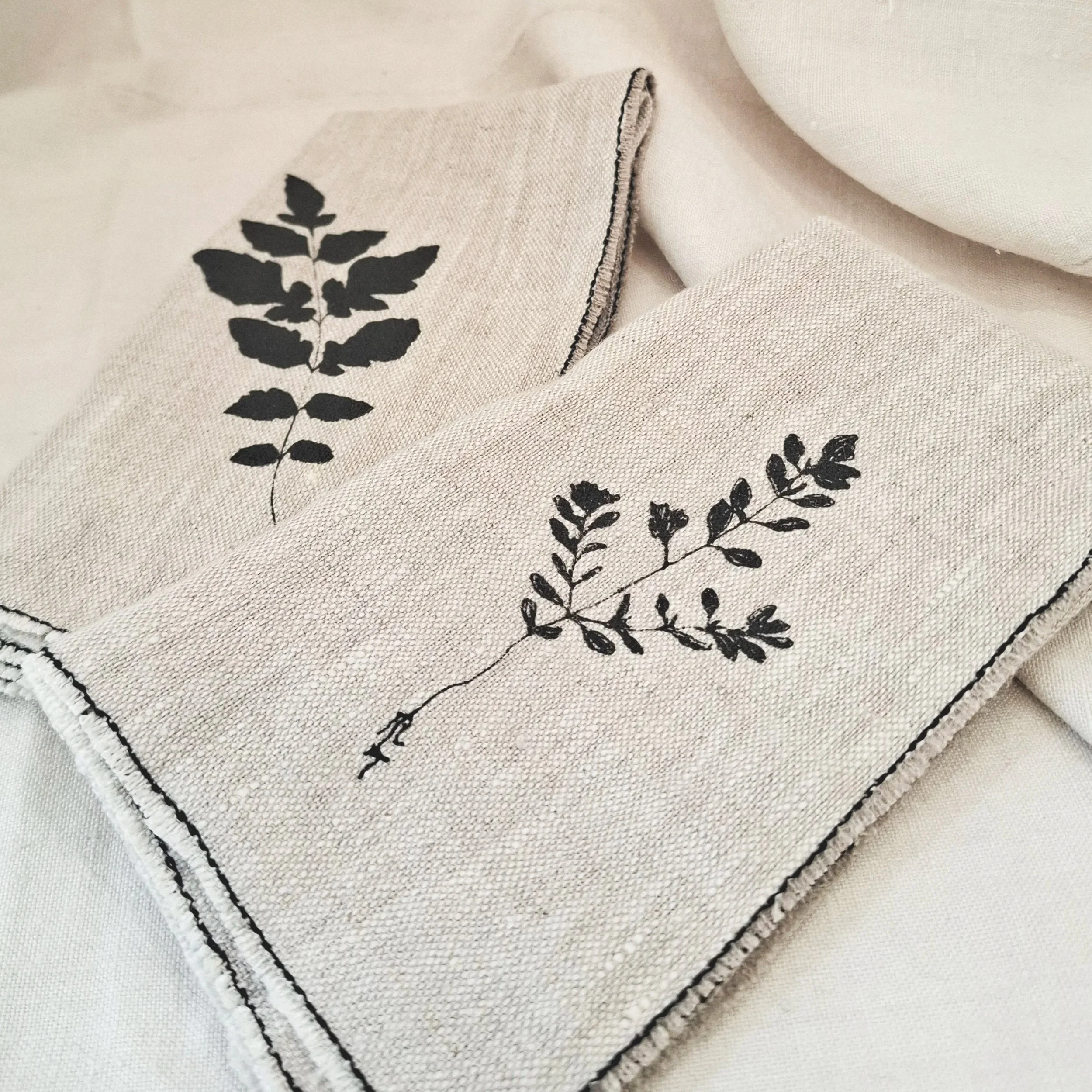 Set of 2 natural linen napkins - Wild flowers I by Mazurca