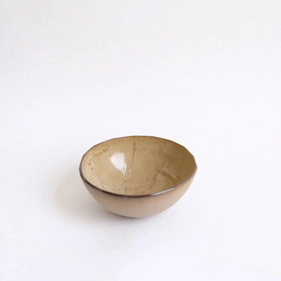 Crackled brown large embos kobachi bowl by Maasa Kakurai