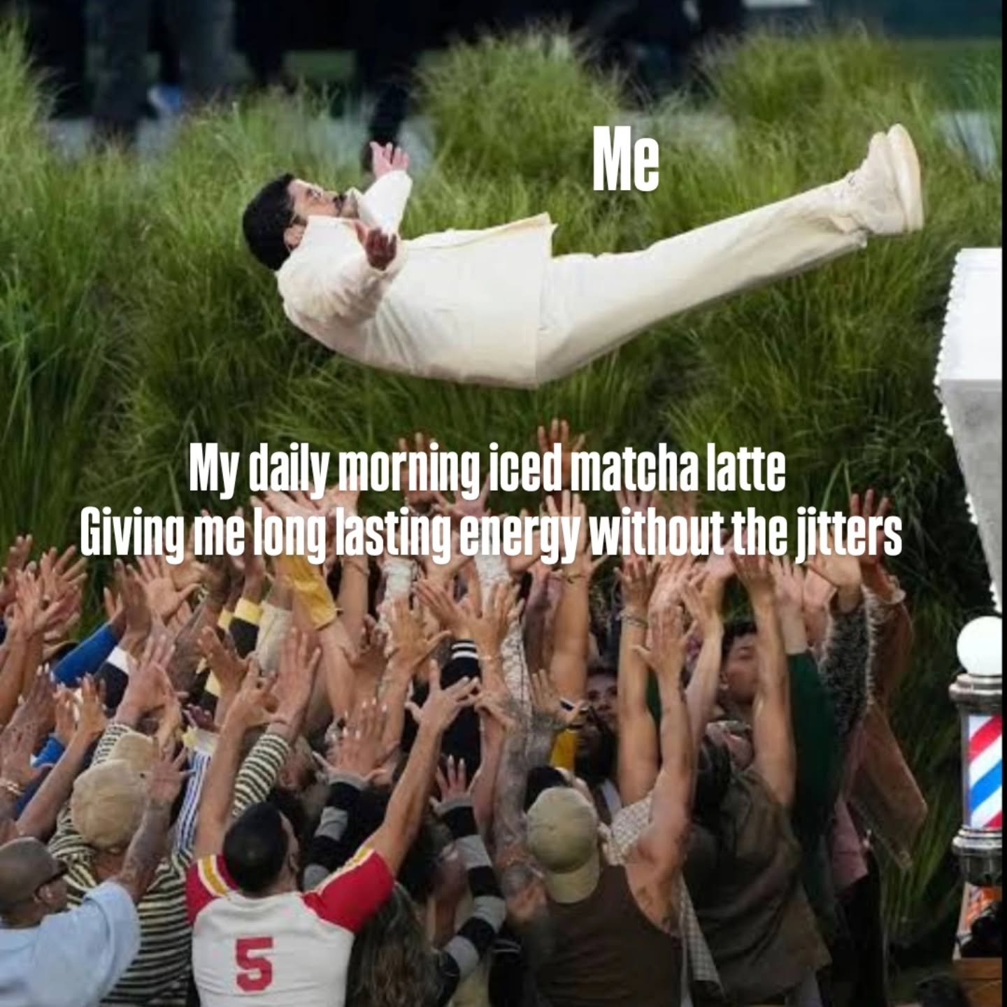 My morning matcha got me ♡ 

My go to ratios for 14oz matcha : 

2 tsp matcha + 1/4 cup lukewarm water for whisking 
1 tbs pure maple syrup 
1/3 cup almond milk 
Lots of ice 

#matcha#matchalatte#icedmatcha#morningmatcha