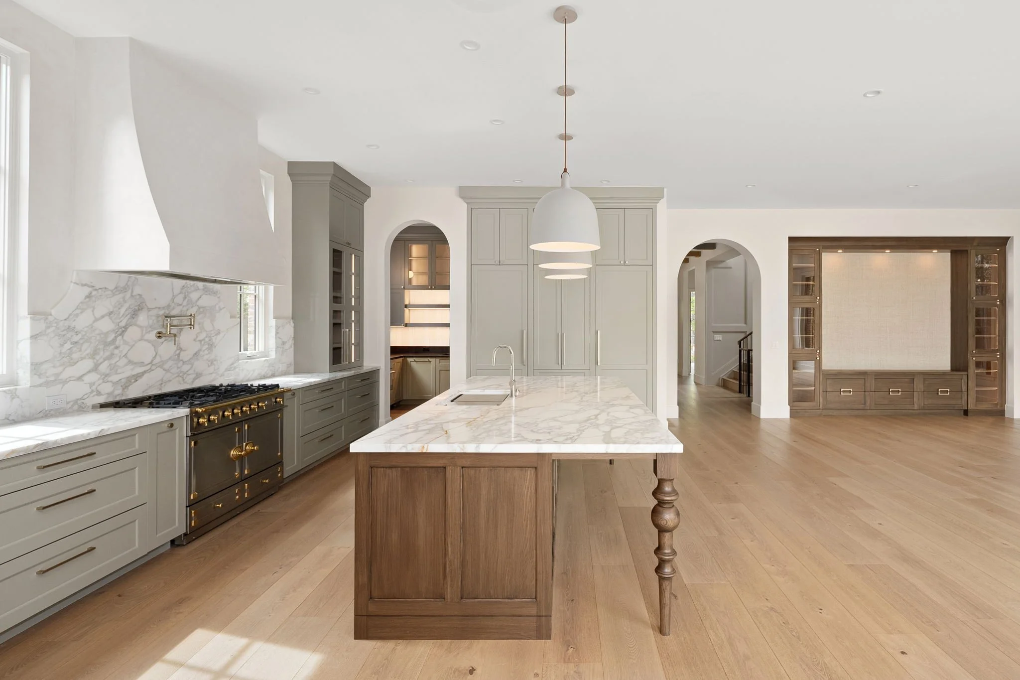 40-web-or-mls-00068-2520 S Fillmore St.jpg