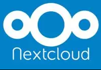 Das Logo von Nextcloud mit blauen Kreisen und weißer Schrift