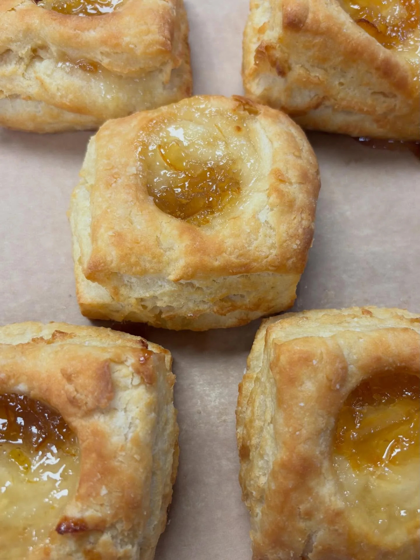 Still playing with all this amazing citrus!
Come try some new flavors.

Yuzu Biscuit - our flaky AF biscuit stuffed with Yuzu Marmalade and finished with a yuzu butter.
Plus, just saying yuzu biscuit is fun

Orange and Spice Brioche - these sweet lit