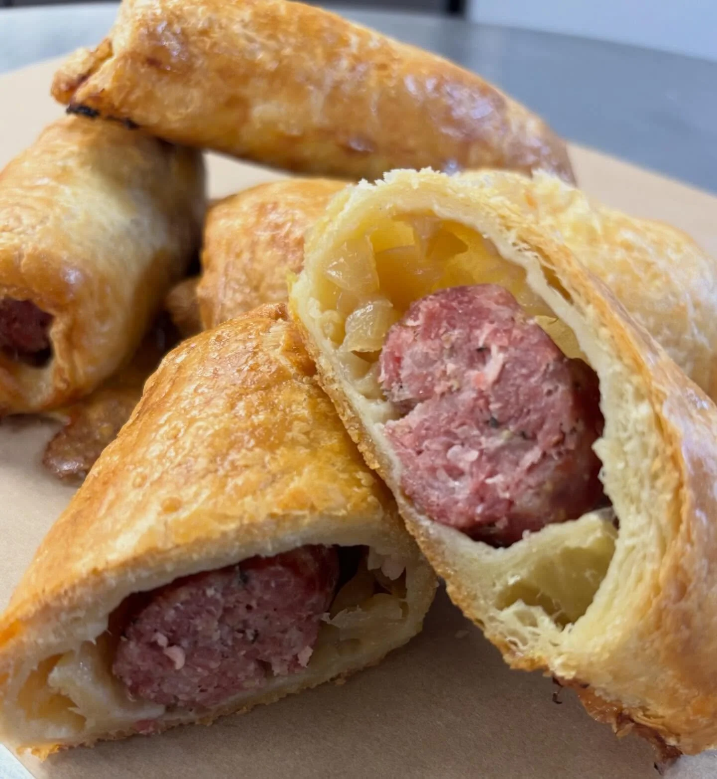 The Farmer, the Baker, and the Sausage Maker!! 
This Columbia county team-up is the 💣
@fattmattmeats is working with @elemental.eats Meishan pork to create these mouth-watering smoked sausages. We then roll them in our handcrafted all-European butte