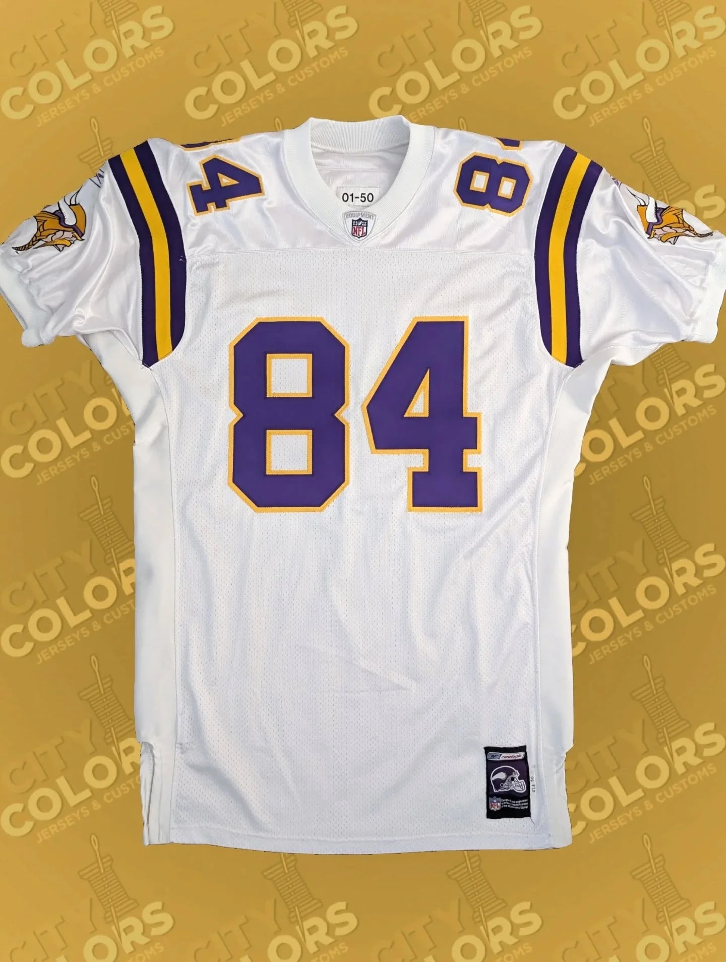 It's a great compliment when a jersey dealer tells me he'd rather keep this one than sell it, so somebody make @5_star_authentics an offer he can't refuse for this vintage team-issued Vikings jersey customized as Randy Moss. ⬜🟪🟨

#throwbackjersey #