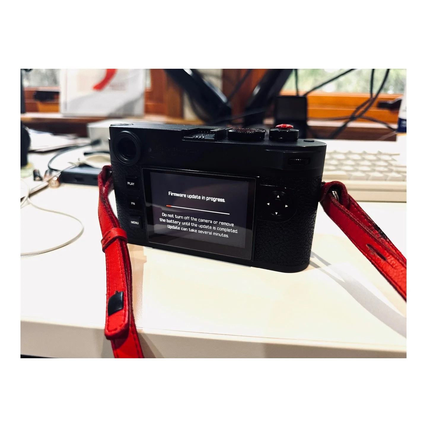 It&rsquo;s Firmware Friday!! Interested to experiment with the white balance update here. 
#firmwareFriday #leicam11