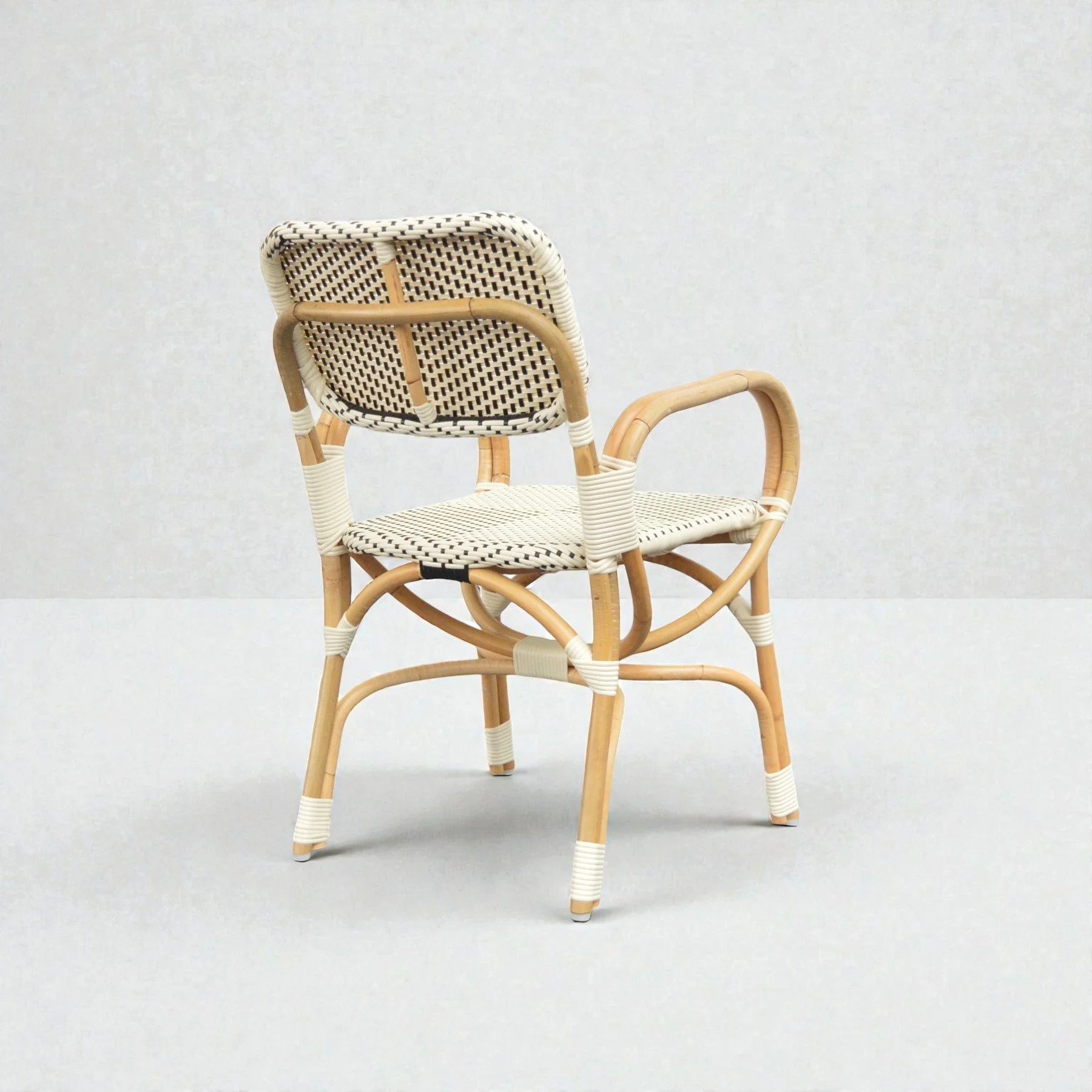 01.21641 ARMCHAIR - back view-Photoroom.jpg