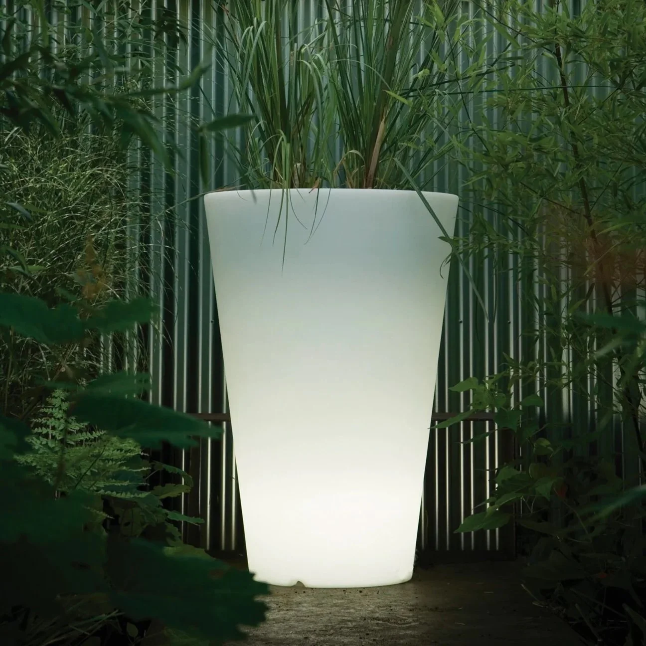 Liscio_Siena_lighted_pot_1296x.jpg