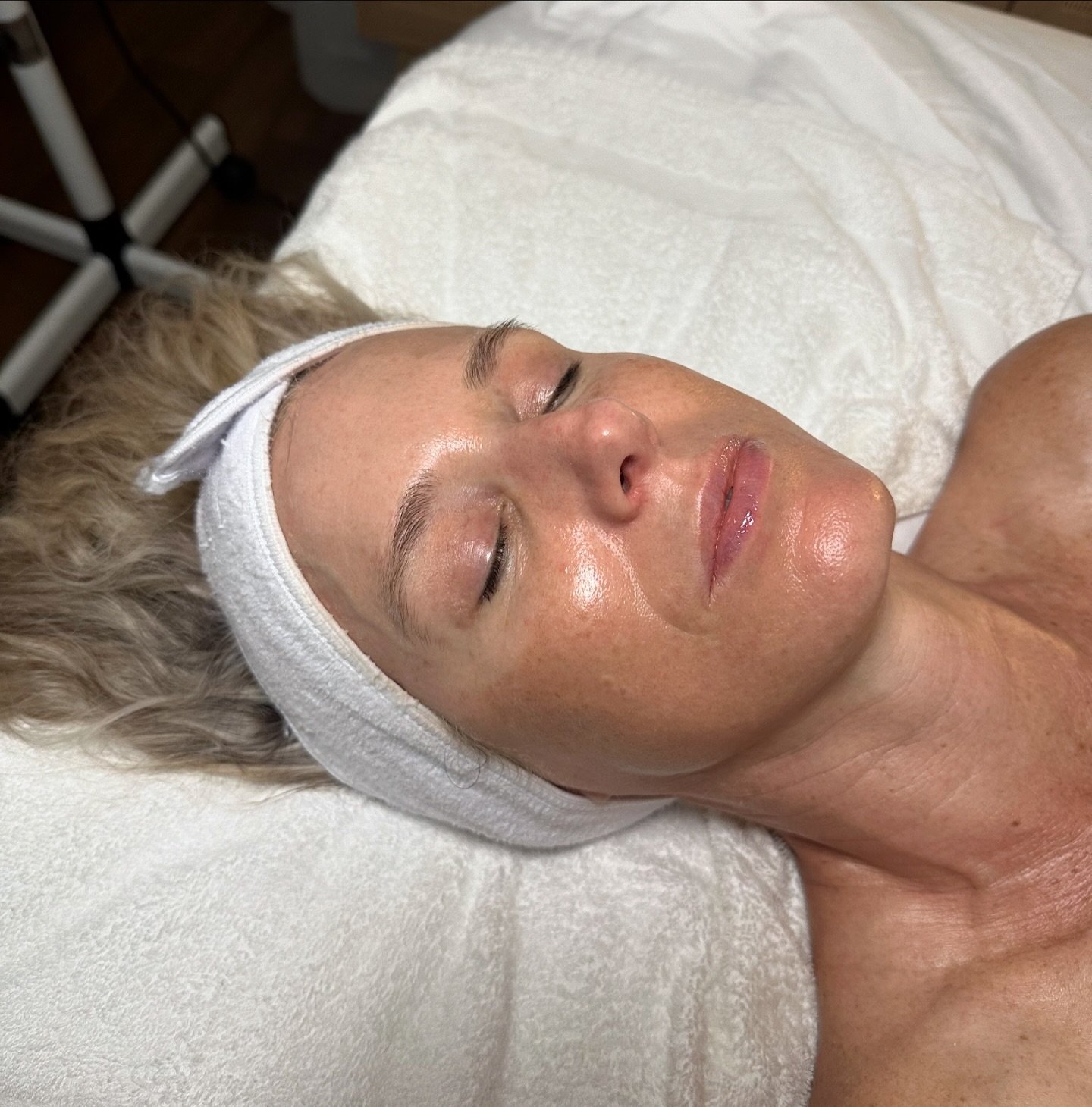 You&rsquo;re truly missing out if don&rsquo;t get monthly facials at Tru Skin Esthetics!😝
Book at www.truskinesthetics.com !!