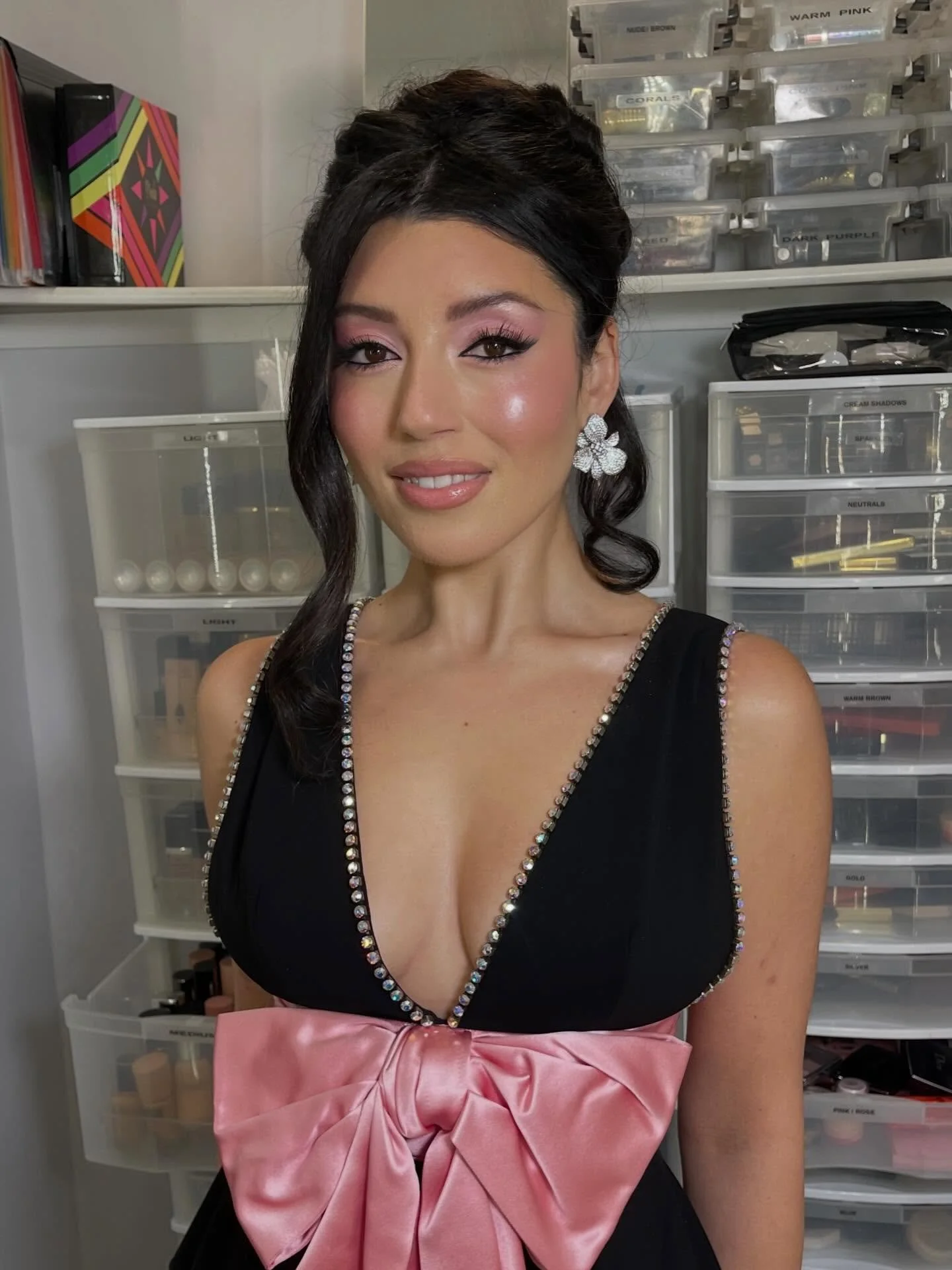 💗 Valentine&rsquo;s Day is the perfect excuse to wear pink! 💗

We&rsquo;re loving this sweet, romantic makeup look with soft blush tones and dreamy glam&mdash;perfect for date night, Galentine&rsquo;s, or just treating yourself ✨💄

Ready to glow? 