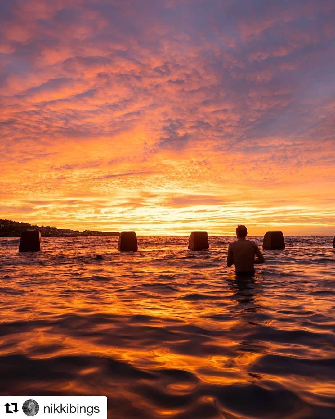 Are you a sunrise or a sunset catcher?&nbsp;
​This amazing photograph was taken at Coogee Rock Pool just 2 minutes walk from The Coogee View Beachfront Serviced Apartments.&nbsp;
​
​Stay with us and enjoy this beautiful nature that surrounds us.&nbsp