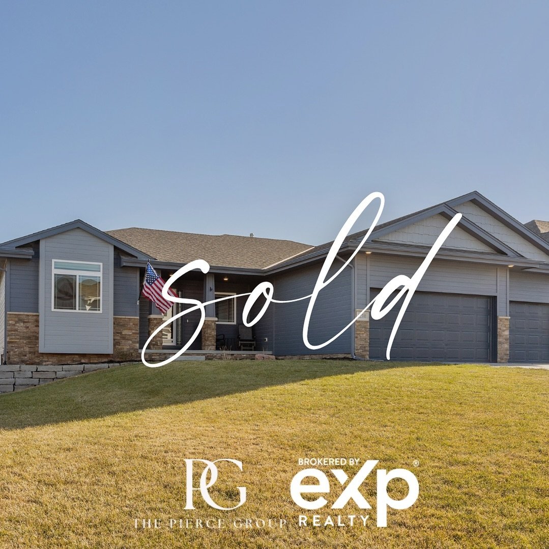 Congratulations to our sellers on a successful sale! 

They found us after we had previously sold a home in their neighborhood a few years ago. We went up against a few other great agents and won the opportunity to represent them! 

They enjoyed our 