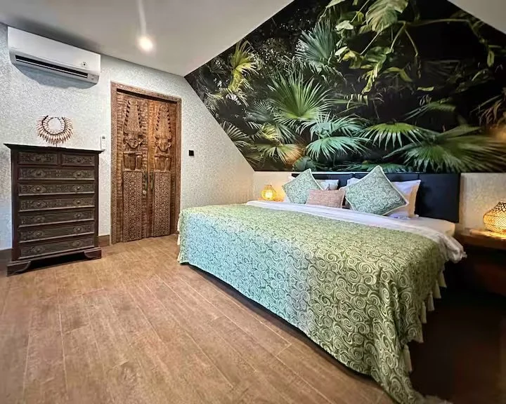 Jungle Canopy bed side.jpeg