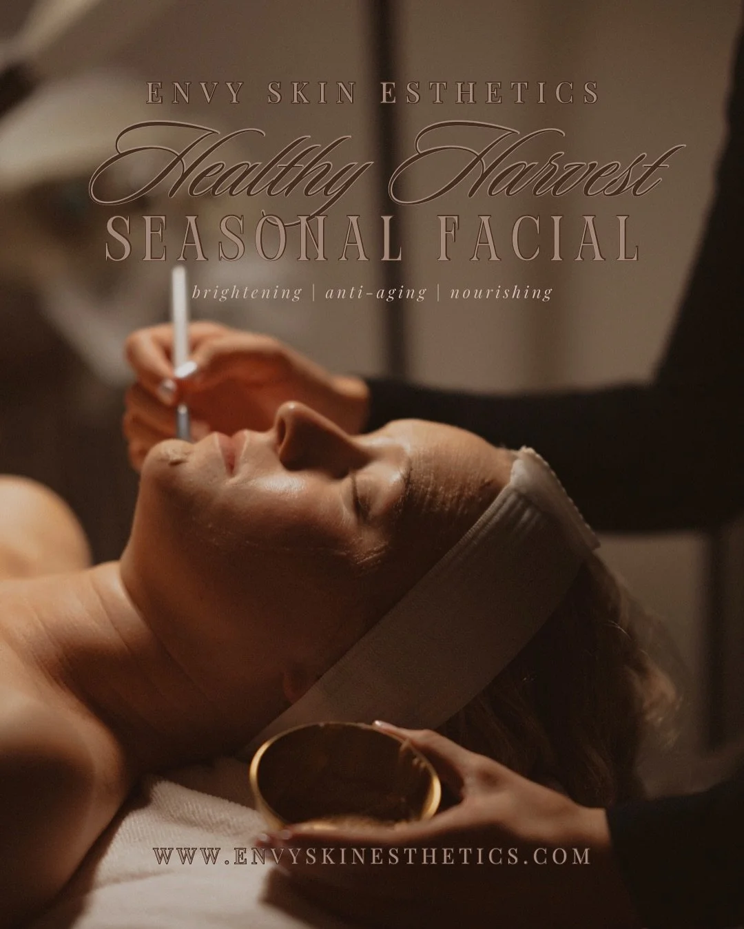 Falling into the season with some limited time special treats just for you🍂

Pumpkin Mocha 🍫
This Facial is packed with antioxidants, detoxifying agents and ingredients that will rejuvenate the skin.
The exfoliation properties will satisfy your sen