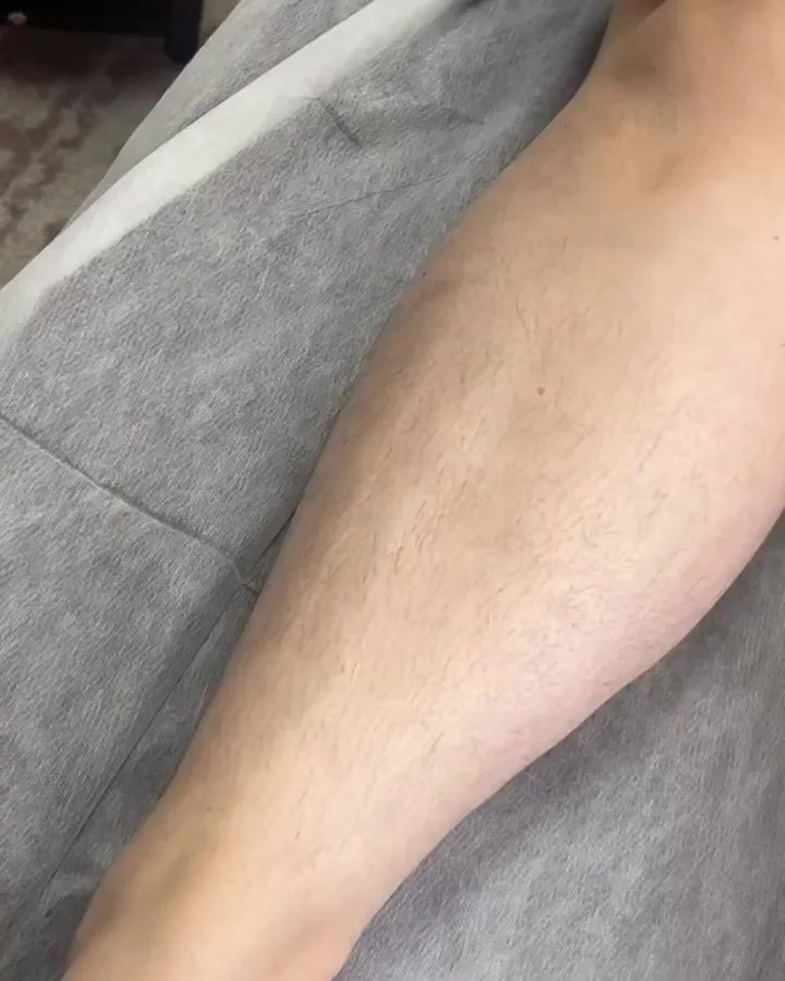 Time to start getting spring time readyyyy!☀️
How satisfying is a good leg wax?!🤭

Www.envyskinesthetics.com