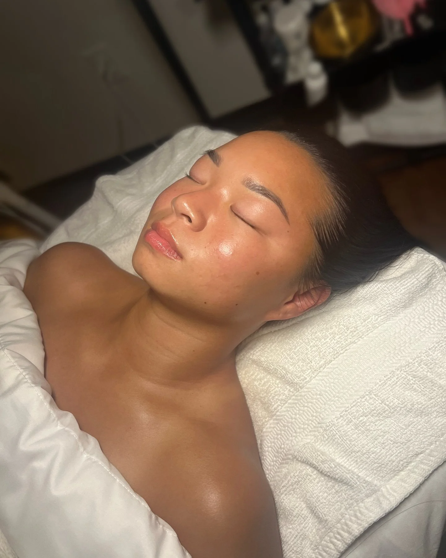 the tgif facial glow is untouchable😮&zwj;💨✨

#esthetician #facialtreatment #circadia #warnerrobinsga
