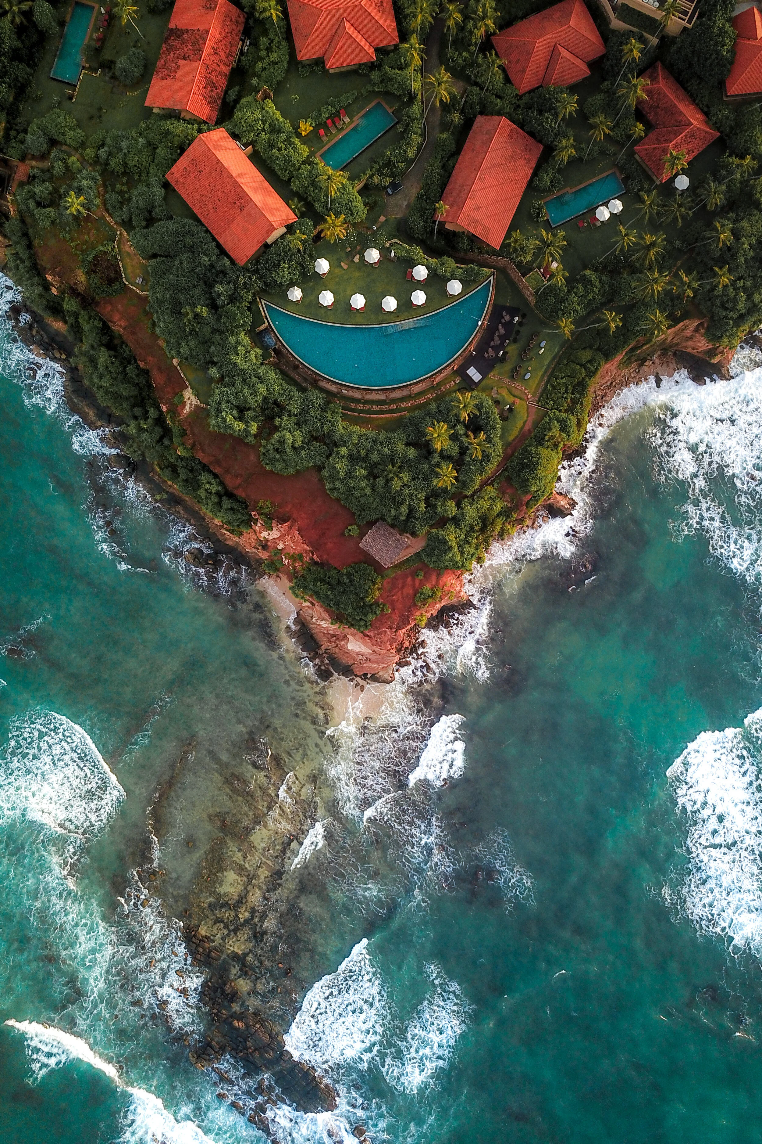 CAPE WELIGAMAThe crowning glory amongst luxury beach hotels of Sri Lanka. Beautiful panoramic views of the South Coast unmatched by any other resort.
