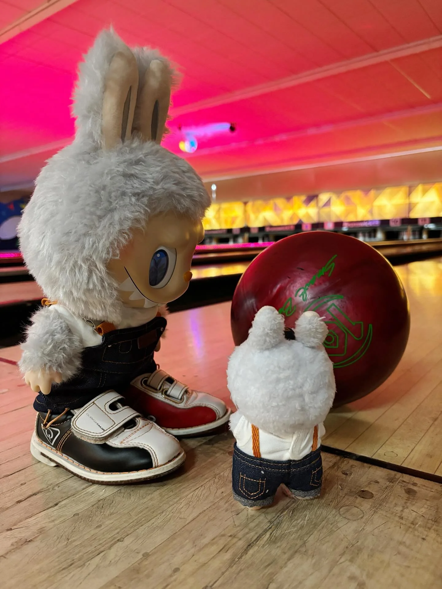 Bowling is fun with family and with friends! 🫶 We had these monsters visit the Bendigo Bowl today and they had a great time! 🤩

Don&rsquo;t miss your chance on a lane by making a booking via our website

#labubu #themonsters #popmart #bendigo #bowl