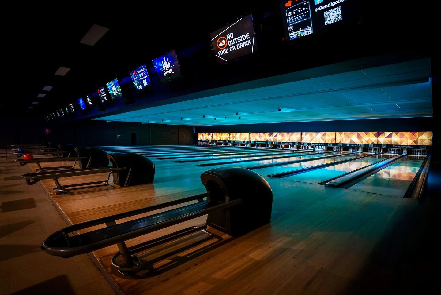 Bowling in Bendigo for the school holidays. Who woulda thought it could look this good 🤩
Lanes for this week are booking out! Best to get your booking in now to see what you&rsquo;re missing out on 👀

https://www.bendigobowling.com.au
#bendigo #bow