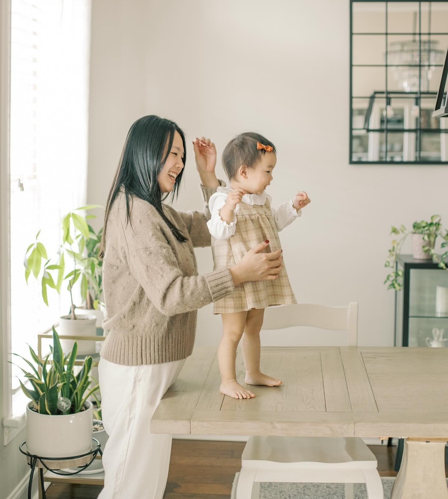 Let&rsquo;s play! The best part about in-home sessions is the fun we get to have in your comfy space. Turn up the baby shark and dance on the table why don&rsquo;t ya!