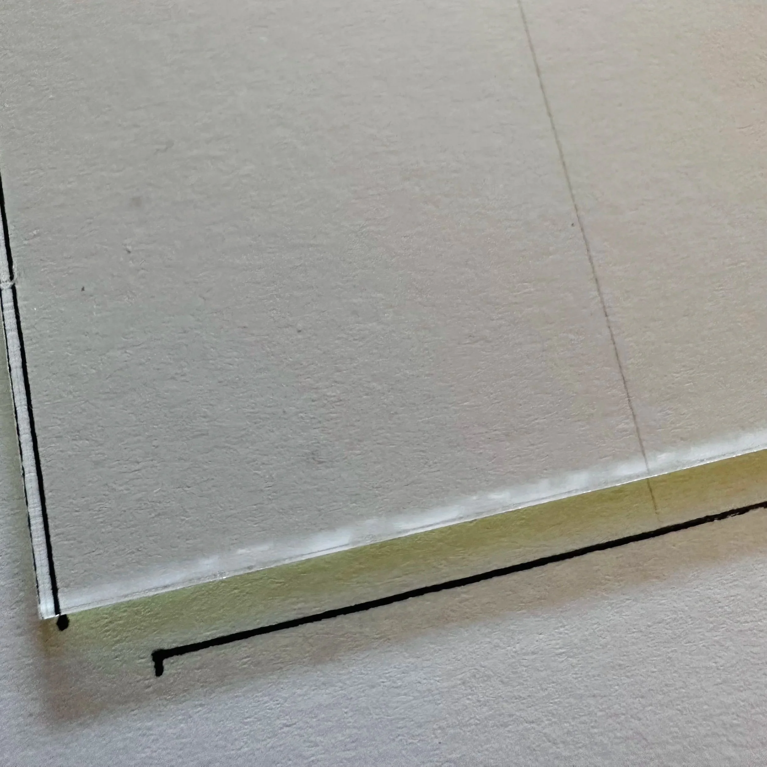 Comparing the expected size of the frame to the actual glass, it shows it is 5mm too short.