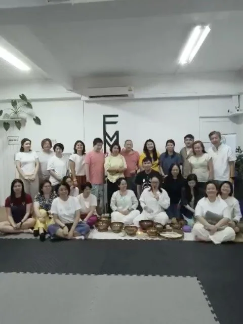 感谢每一位参与《四季静心・展望新生》的朋友，
谢谢你们用热情、信任与敞开的心，一起完成了这场美好的内在旅程。

在颂钵的声音中，我们放下旧能量，梳理过去一年的起伏，也为新一年种下清晰而温柔的意图。

因为有你们的投入与真诚，这份共振才如此深刻而动人。

愿这份安定、觉察与祝福，持续陪伴你们走向更丰盛的2026年。感恩相遇 ❤️