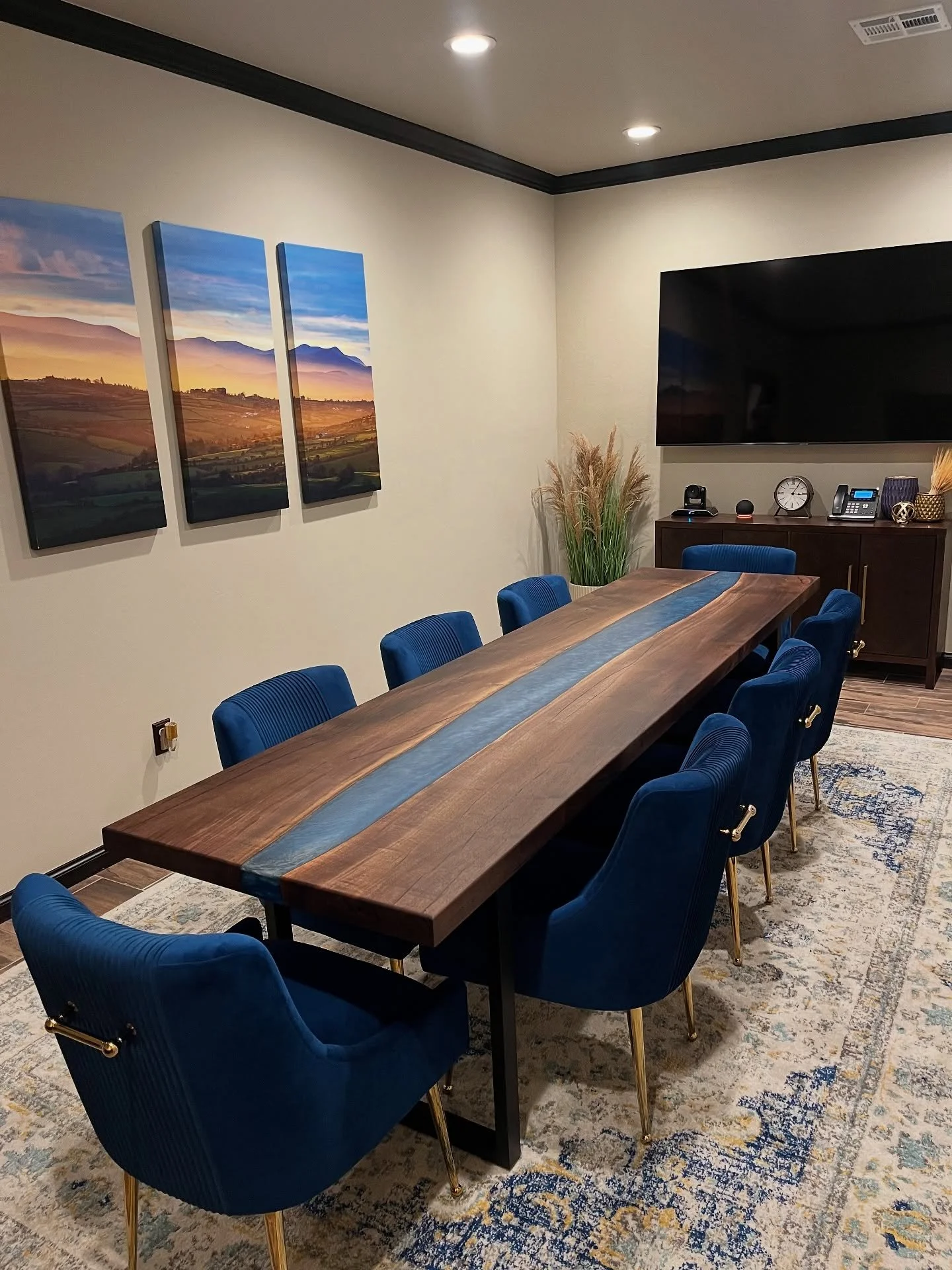 Epoxy Conference Table Delivered ✅

It was a joy to work with you. We hope you enjoy your table for many years to come! @heartland_wm 

#conferencetable #epoxytable #table #conferenceroom #epoxyconferencetable #oklahomacustomfurniture