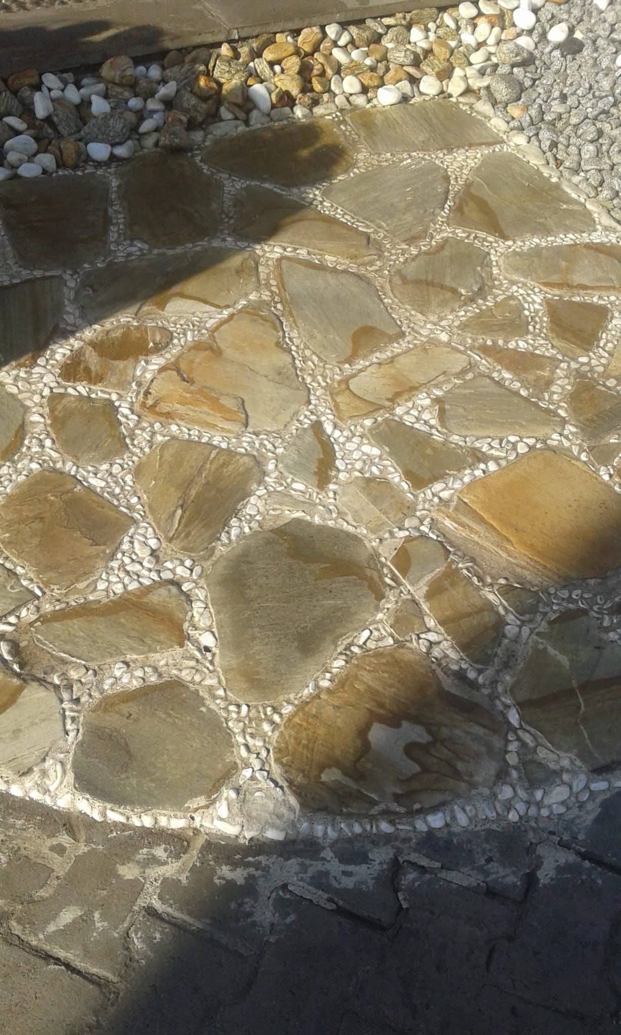Decorative outdoor patio area using natural stone 
