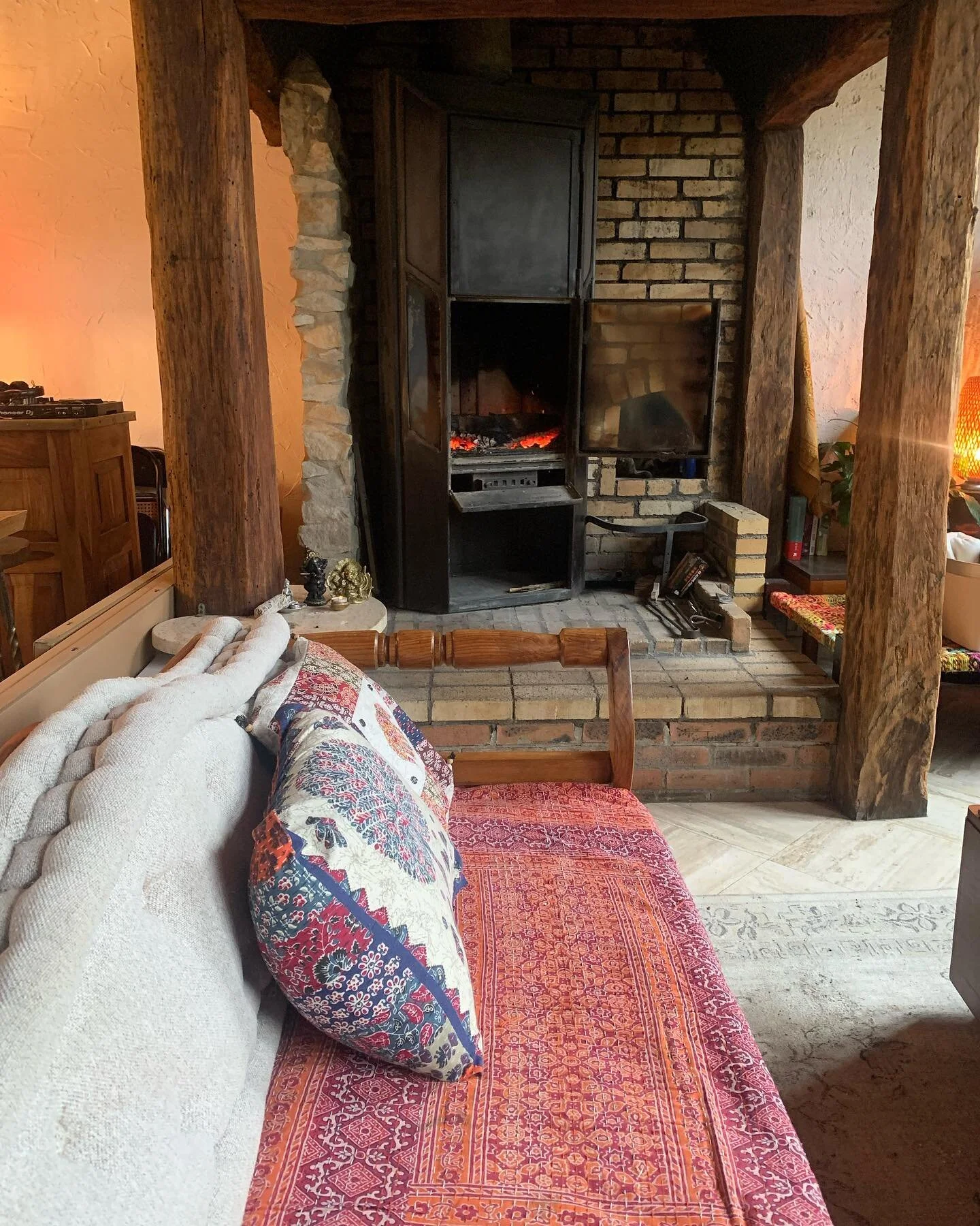 🍂❄️ Fire mood 🔥 ! 

En hiver, comme nos amis &agrave; fourrure et la nature, il est temps de ralentir, d'hiberner et de se ressourcer. Voici mes trois tips pour une hibernation parfaite :

1️⃣ Alimentation : R&eacute;galez-vous avec des plats chaud
