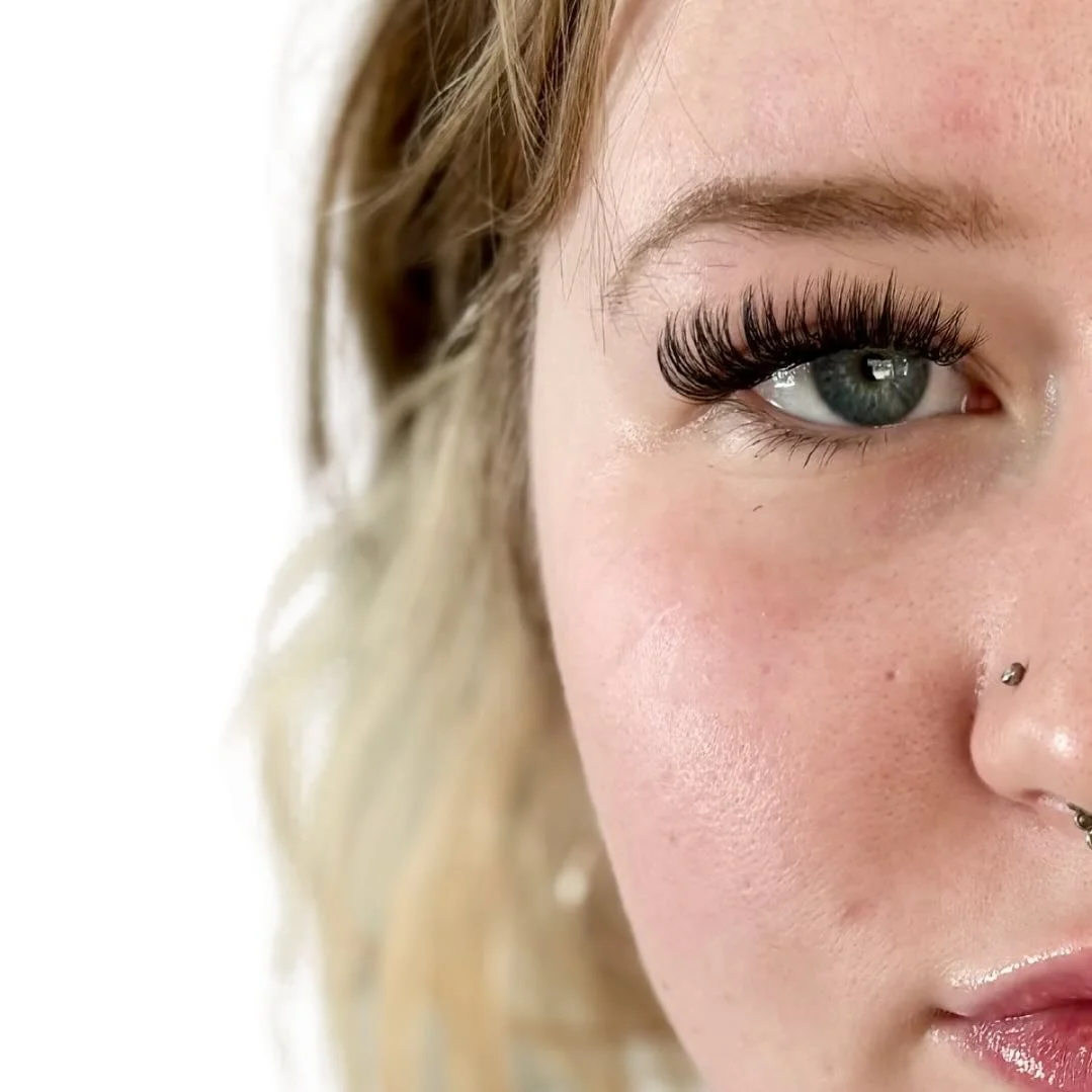 Wet Sets are innnn this year 👀

Wispy ✔️
Texture ✔️
Fluffy ✔️

Ask us about our wet sets during your next lash appointment!