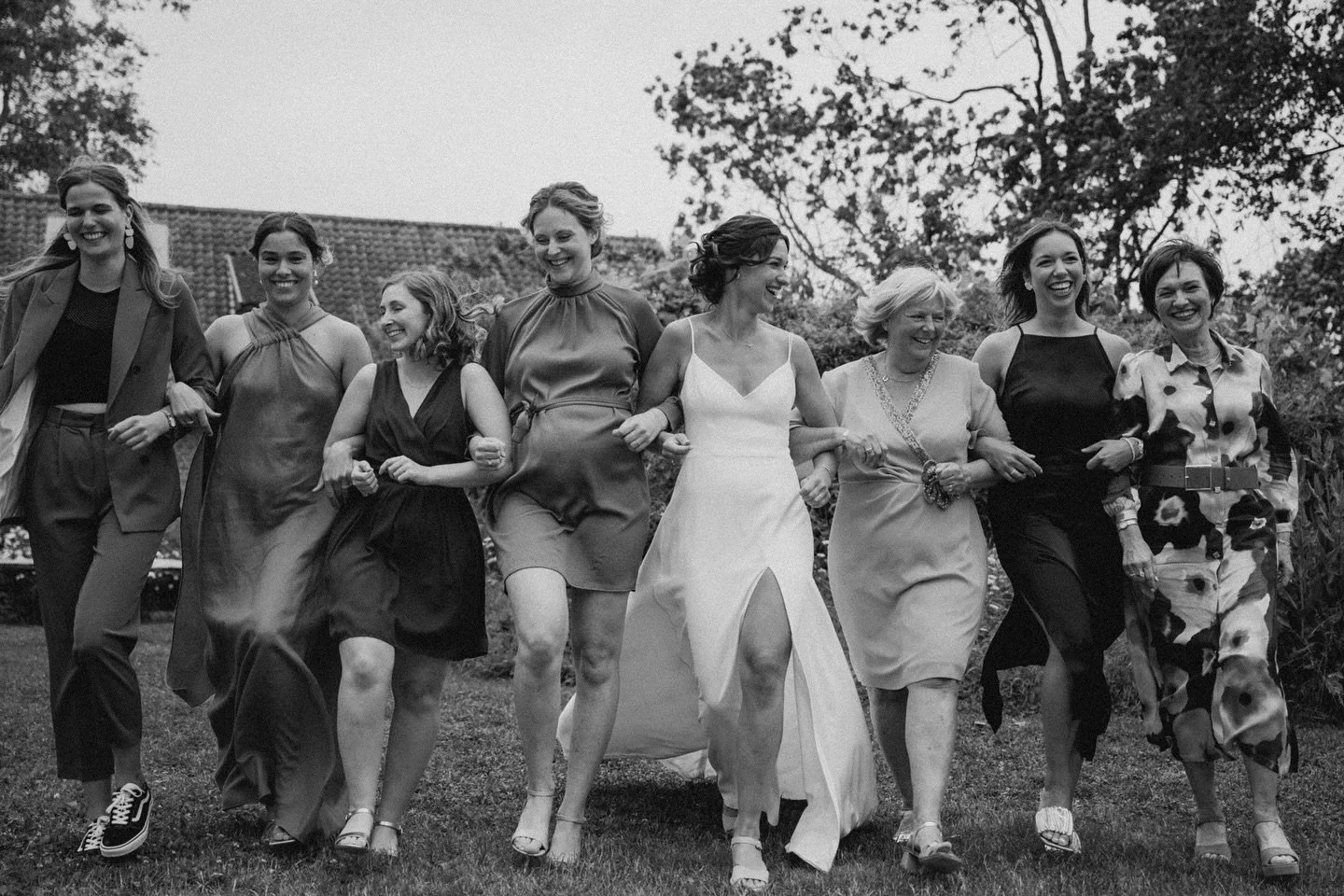 Girls squad 😍

#lunarweddings #wedding #ido #zwartwit #girlssquad #weddinginspiration #weddingphotographer #timelesswedding #weddingphotography #weddingideas #belgianphotographer #trouweninbelgie #trouwenin2025 #trouwfotograaf